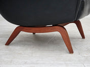 Model_110_Armchair_by_Illum_Wikkelsø_for_Søren_Willadsen,_Black_Leather_and_Teak,_Denmark,_1960s