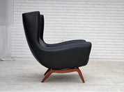 Model_110_Armchair_by_Illum_Wikkelsø_for_Søren_Willadsen,_Black_Leather_and_Teak,_Denmark,_1960s