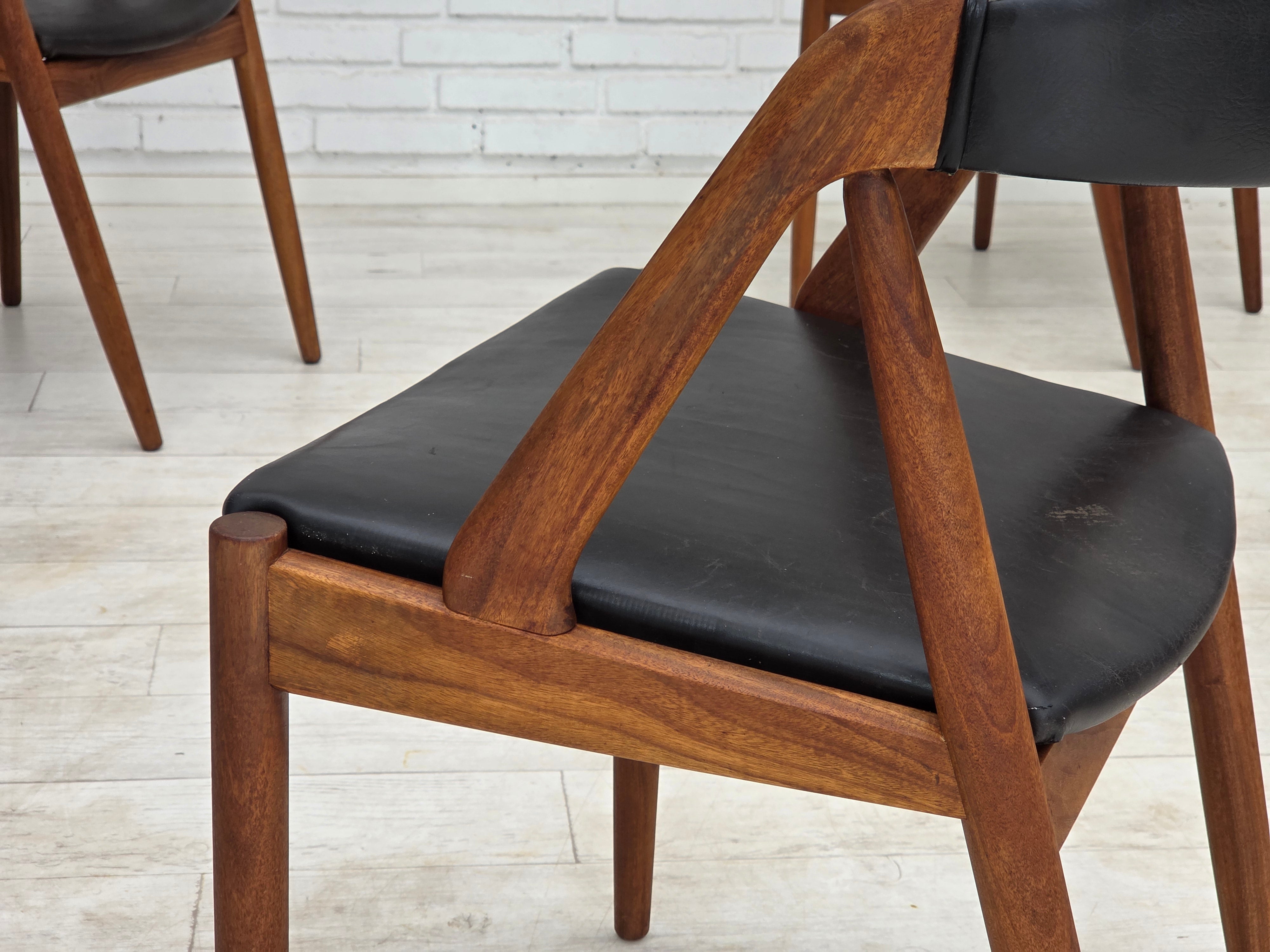 Set_of_4_Model_31_Armchairs_by_Kai_Kristiansen_in_Teak_and_Black_Leather,_Denmark,_1960s
