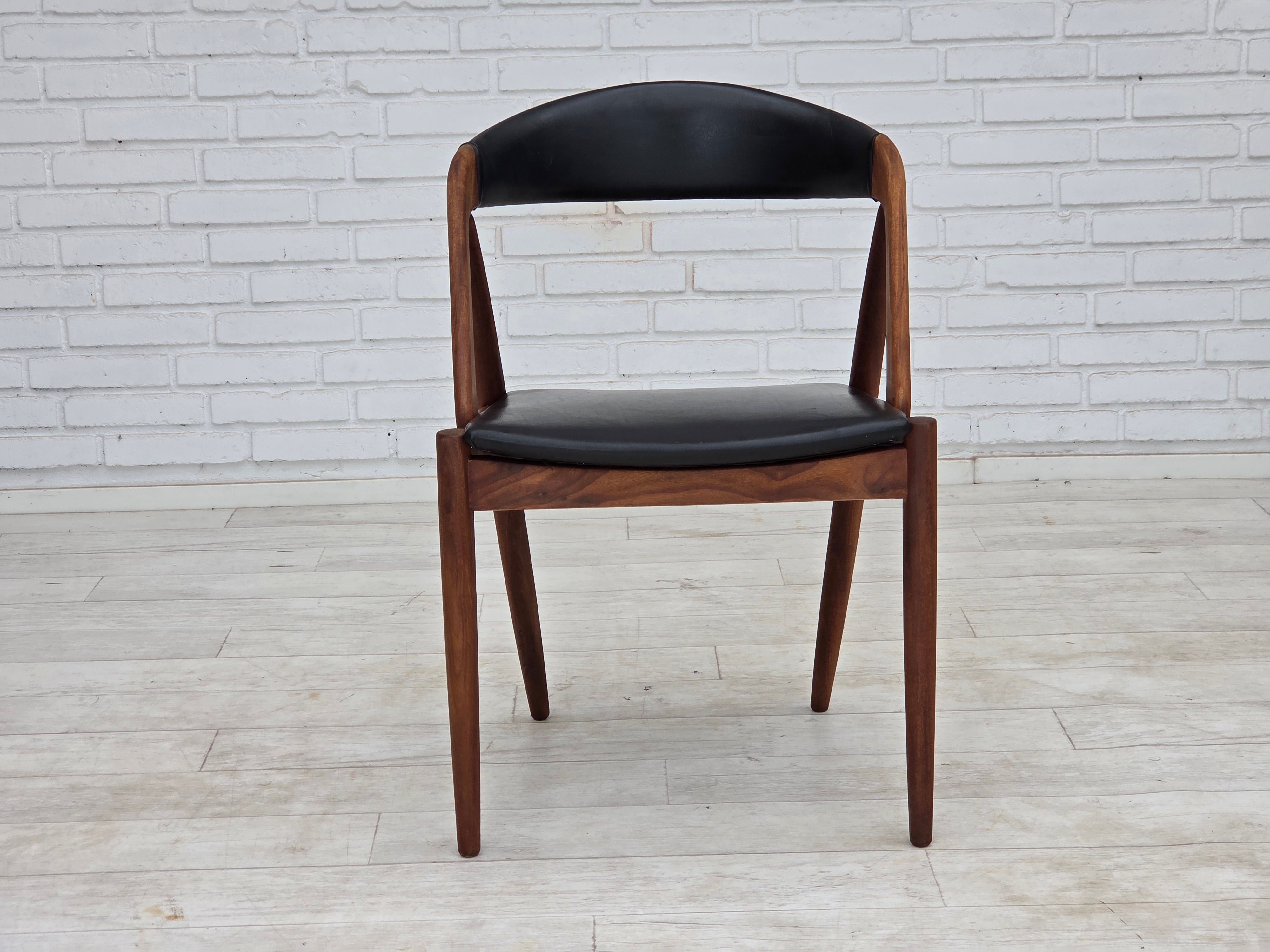 Set_of_4_Model_31_Armchairs_by_Kai_Kristiansen_in_Teak_and_Black_Leather,_Denmark,_1960s