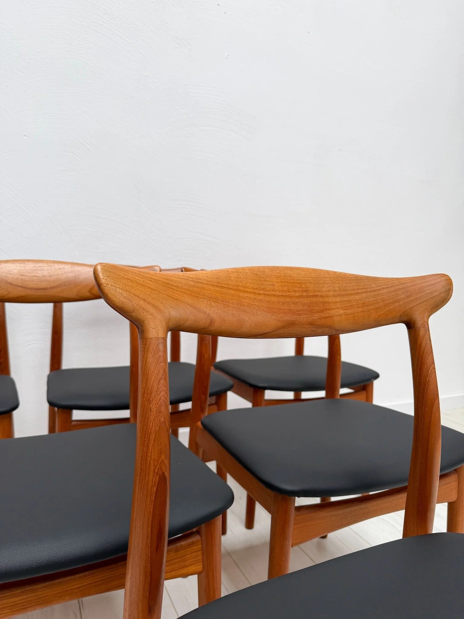 Set_of_6_Model_112_Teak_Dining_Chairs_by_Erik_Wørts_for_Vamo_Sønderborg,_Black_Vegan_Leather,_Denmark,_1960s