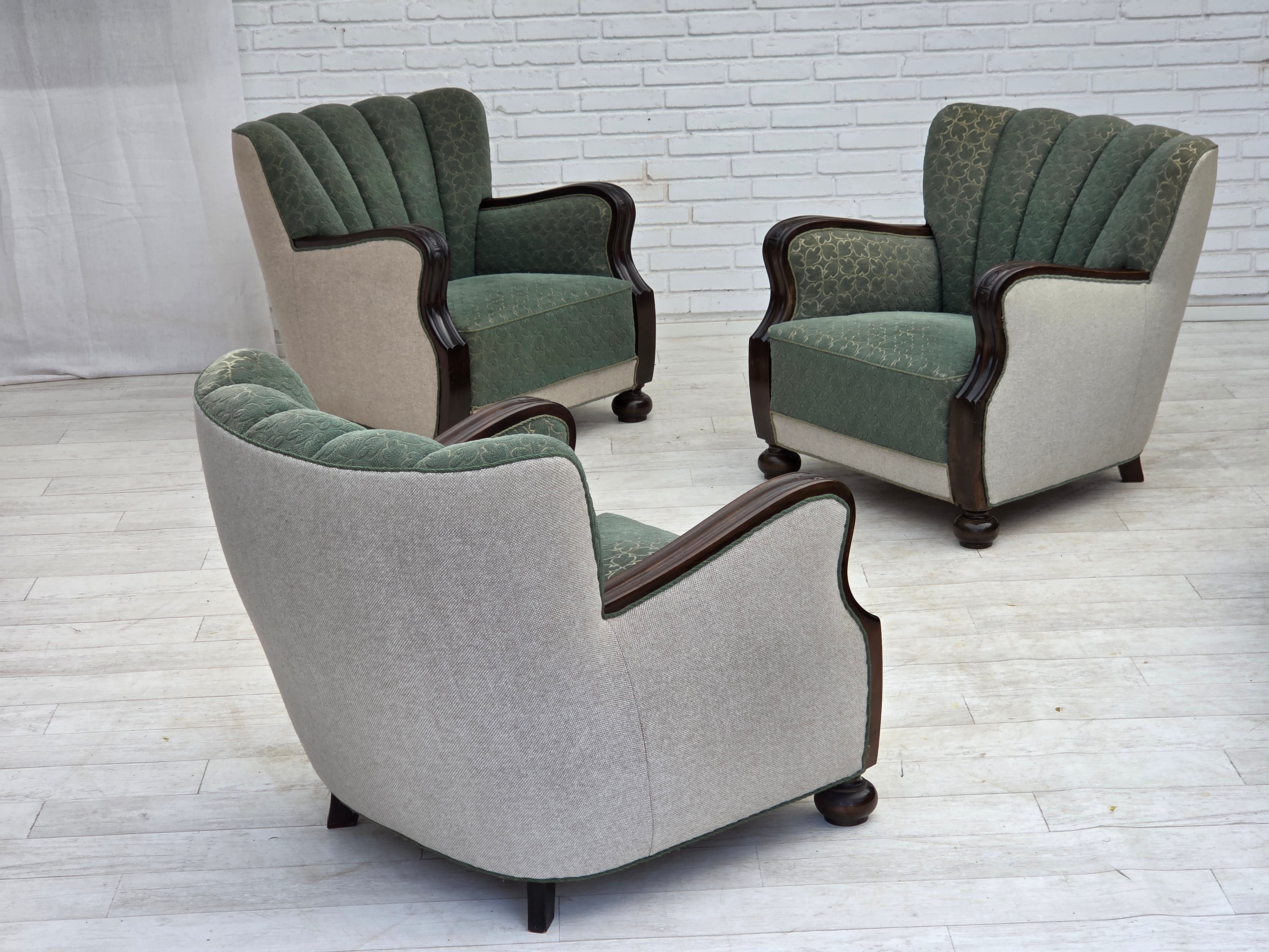 1960s_Danish_Relax_Chair_in_Green_and_Light_Grey_Wool_with_Dark_Oak_Frame