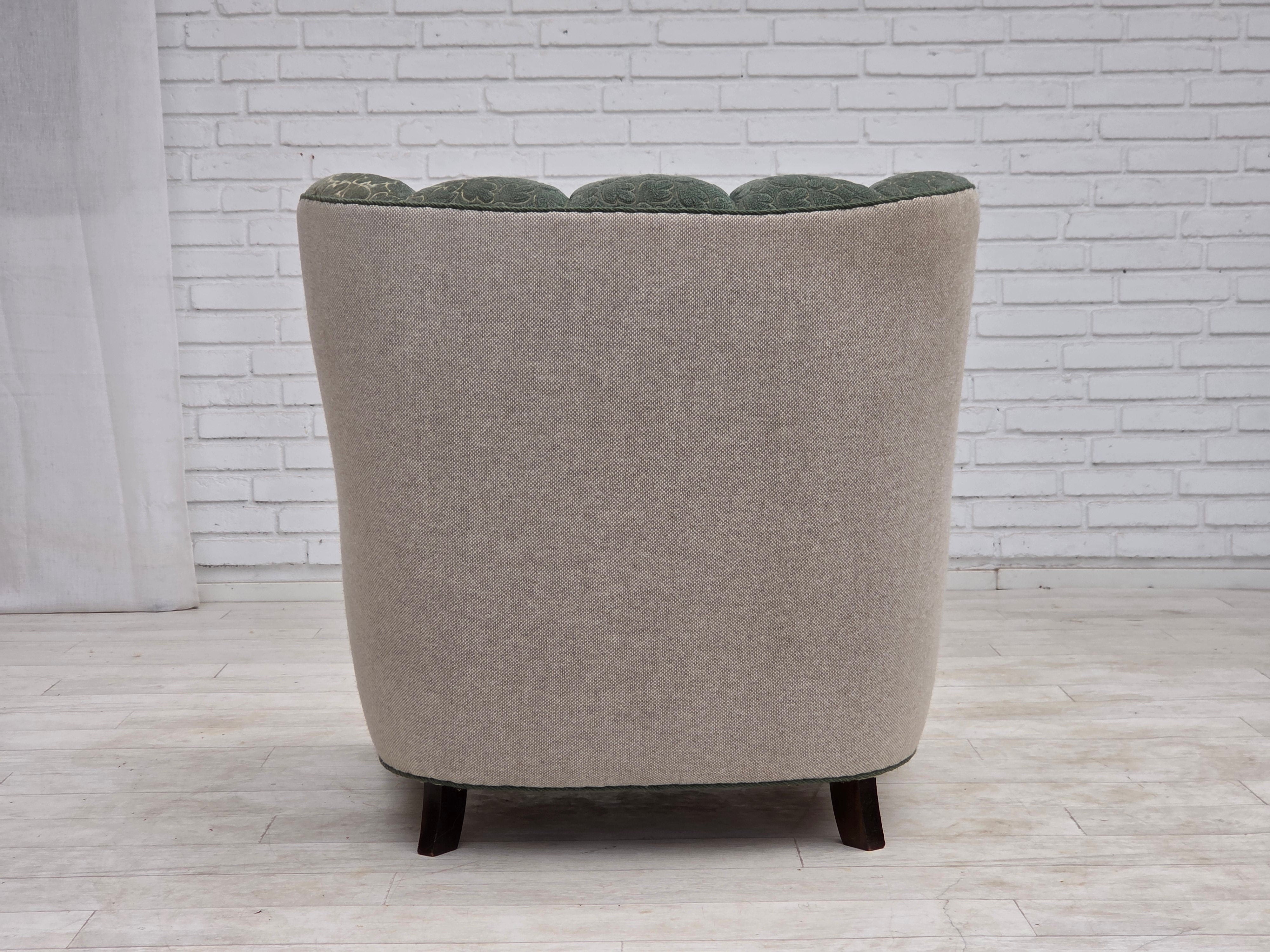 1960s_Danish_Relax_Chair_in_Green_and_Light_Grey_Wool_with_Dark_Oak_Frame