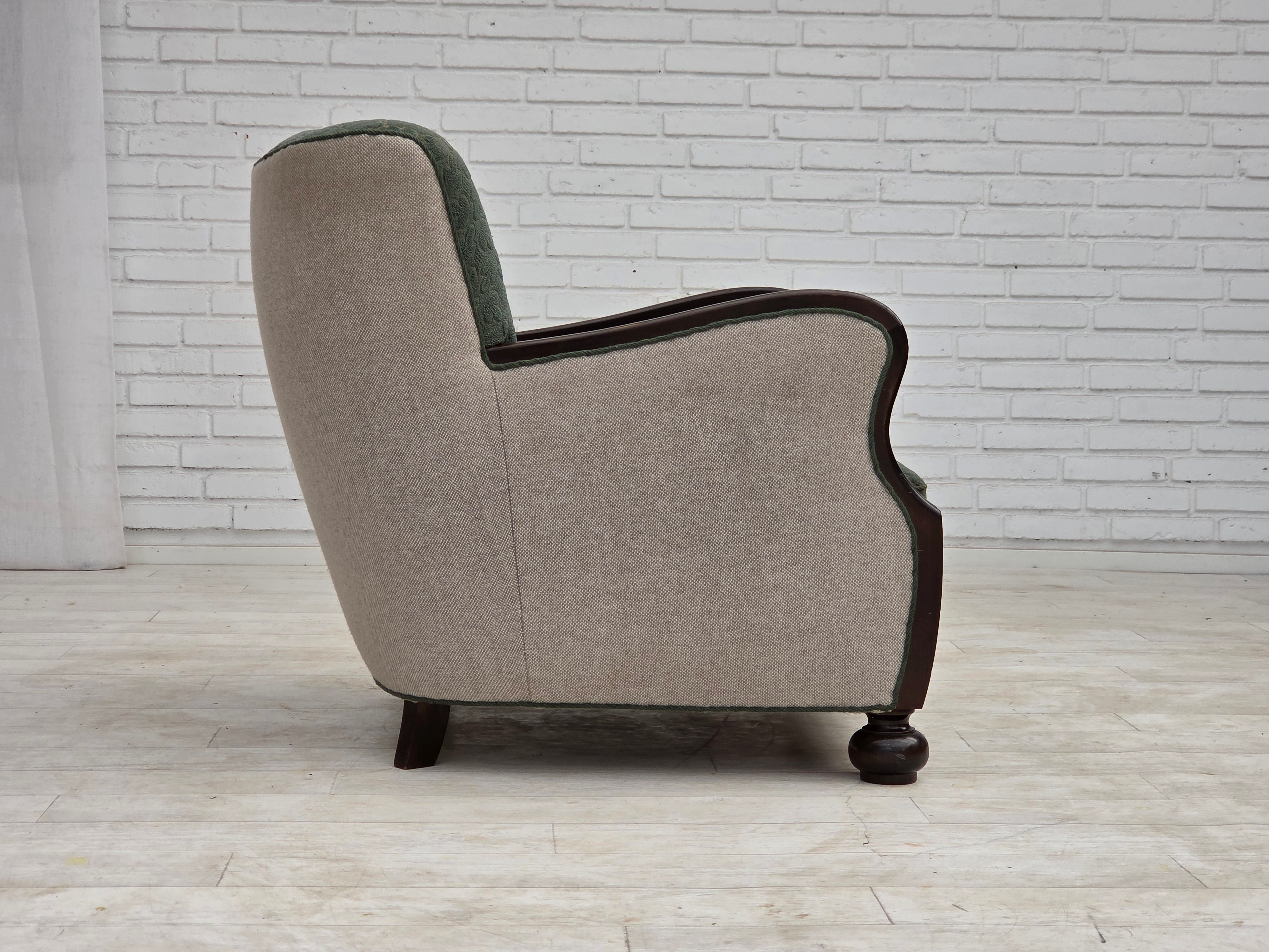 1960s_Danish_Relax_Chair_in_Green_and_Light_Grey_Wool_with_Dark_Oak_Frame