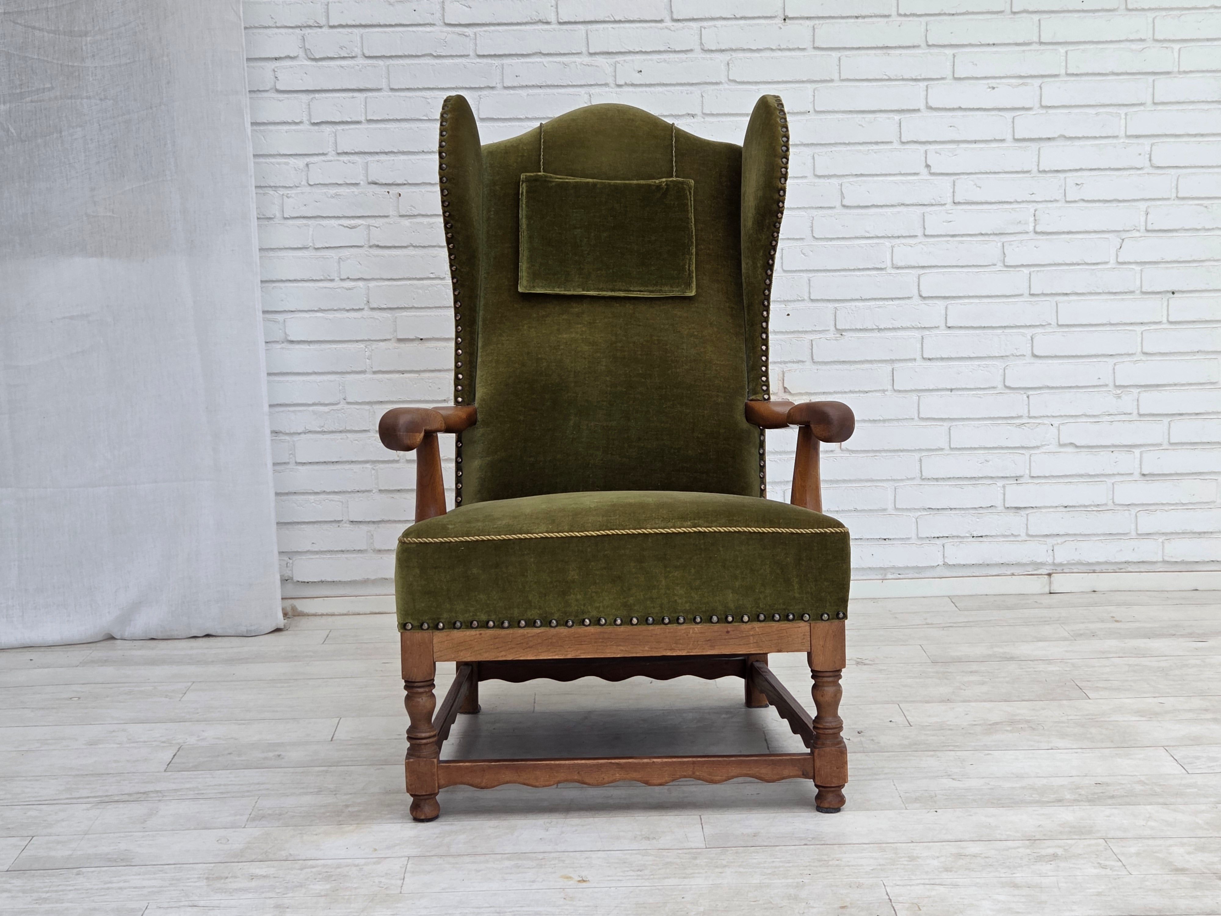 Danish_Highback_Wingback_Armchair_in_Green_Velour_and_Oak,_Denmark,_1960s