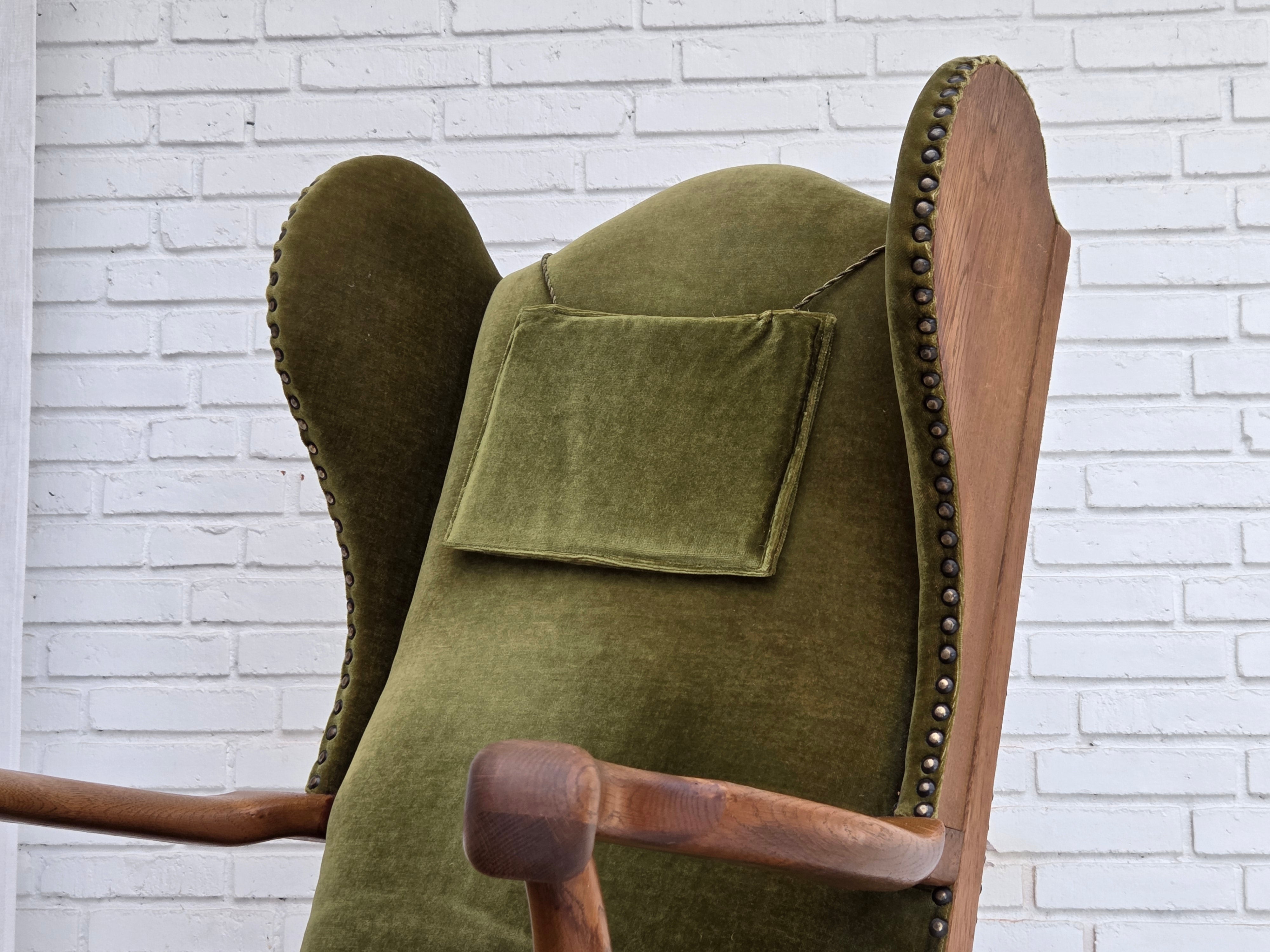 Danish_Highback_Wingback_Armchair_in_Green_Velour_and_Oak,_Denmark,_1960s
