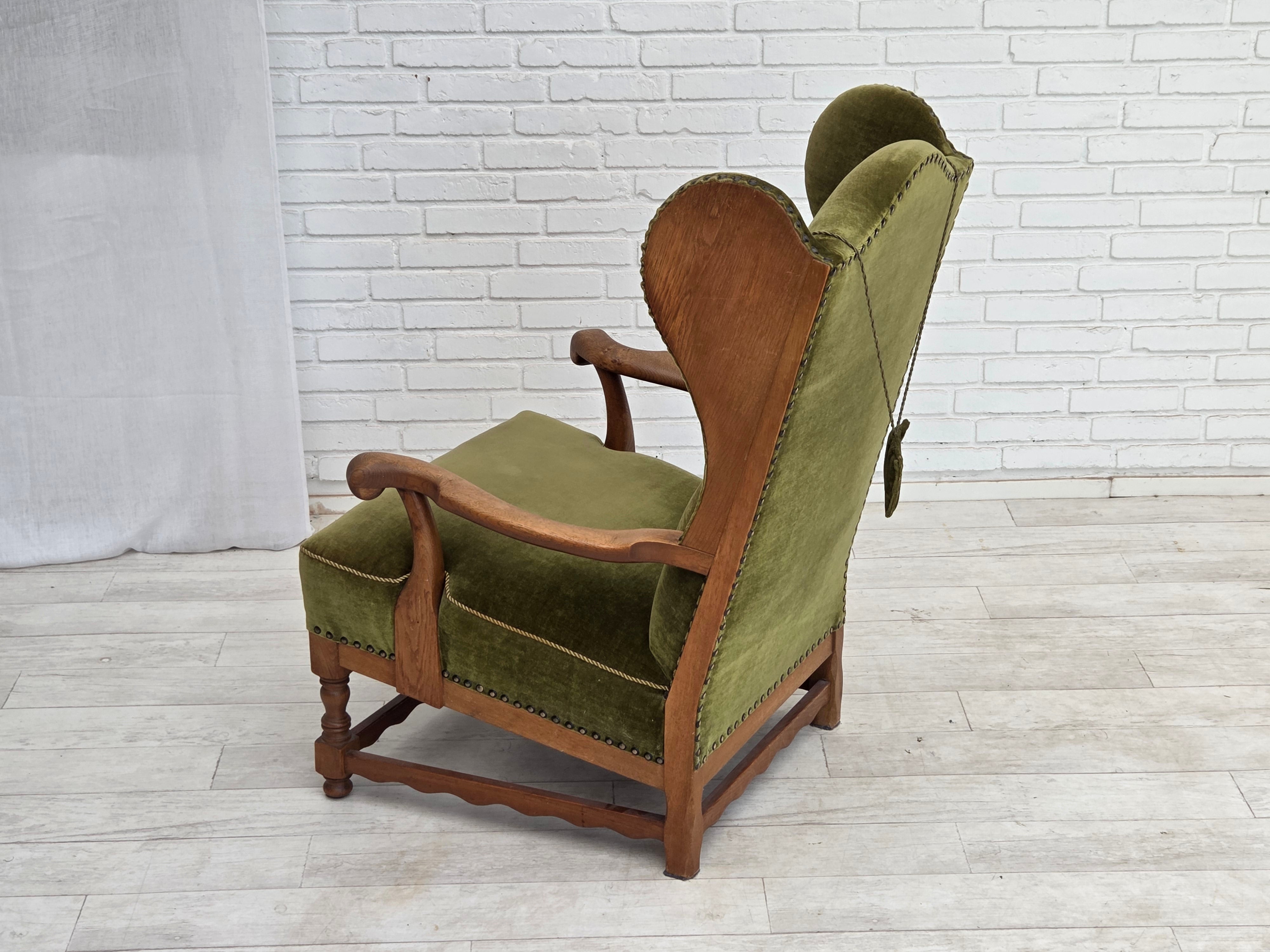 Danish_Highback_Wingback_Armchair_in_Green_Velour_and_Oak,_Denmark,_1960s