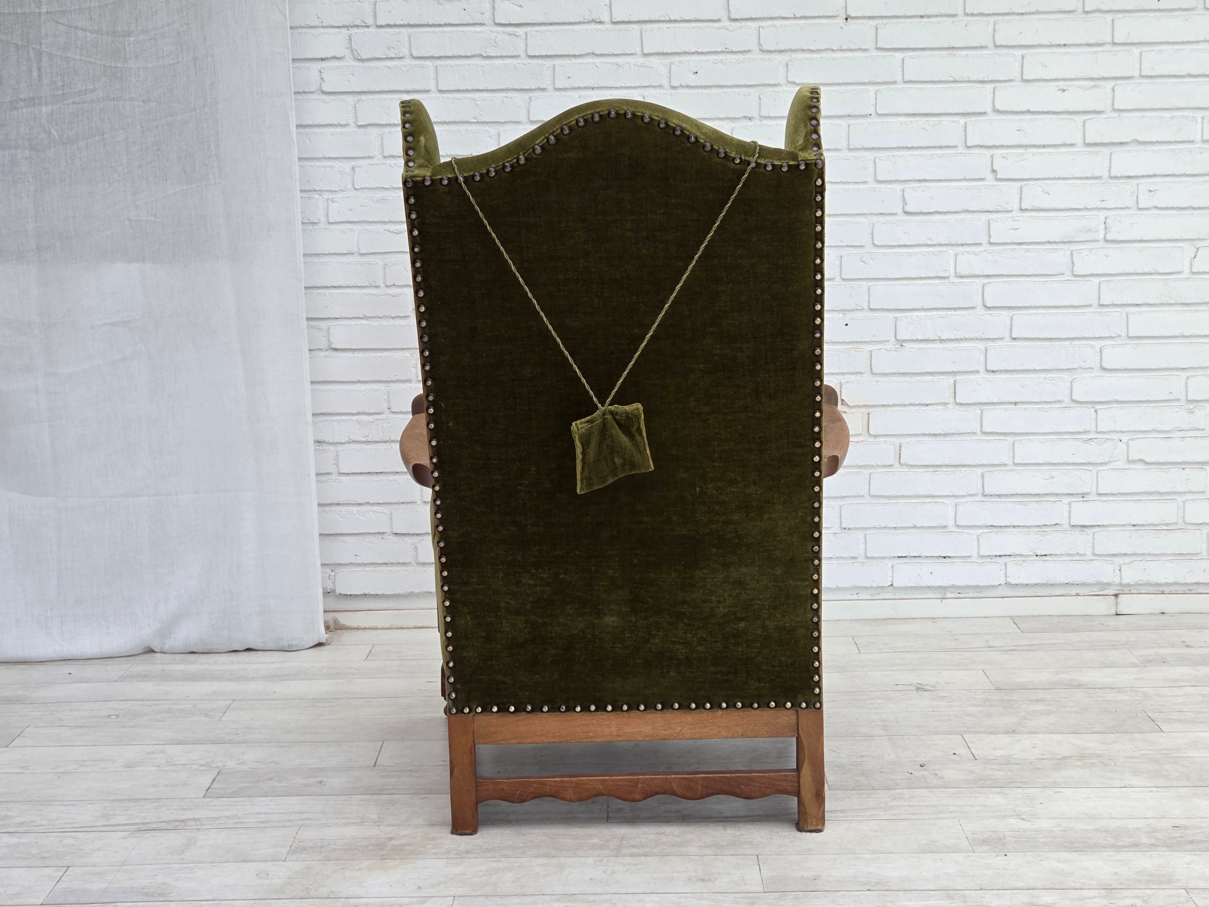 Danish_Highback_Wingback_Armchair_in_Green_Velour_and_Oak,_Denmark,_1960s