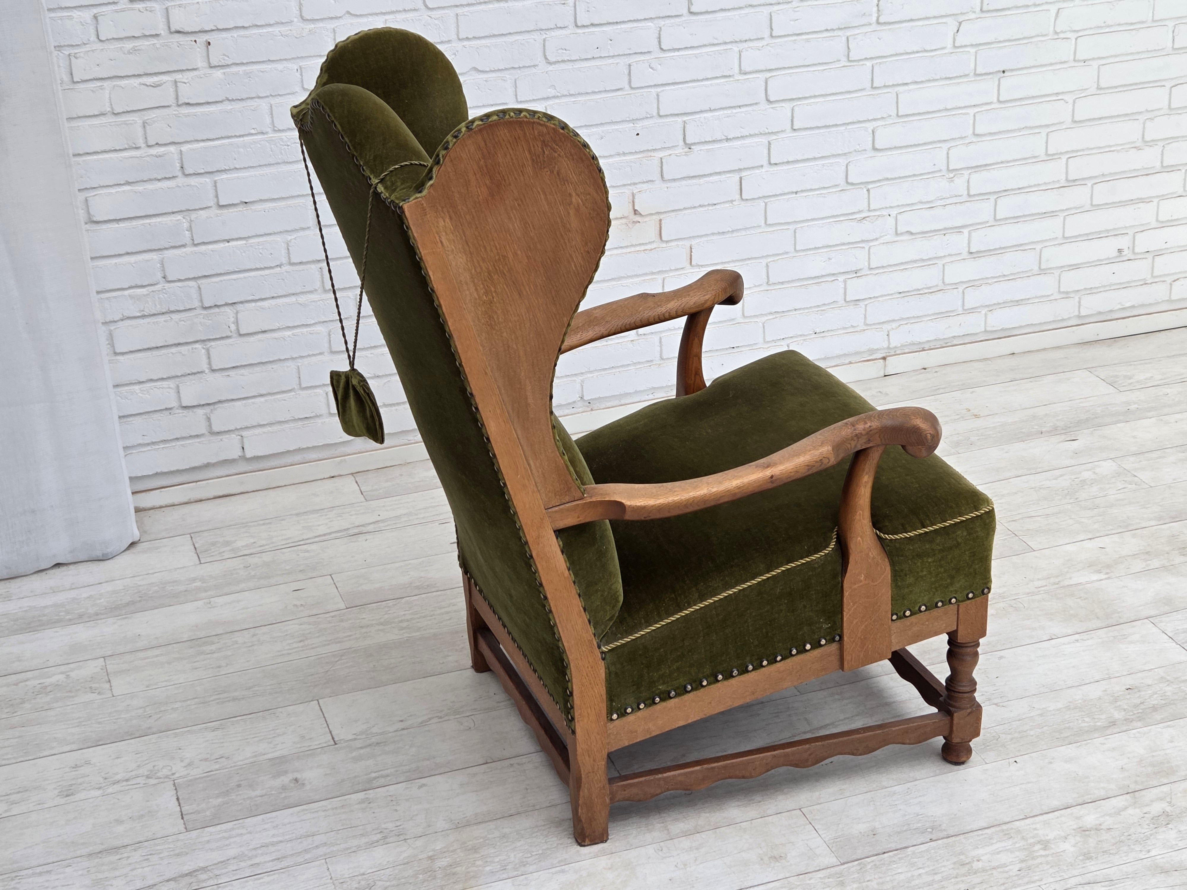Danish_Highback_Wingback_Armchair_in_Green_Velour_and_Oak,_Denmark,_1960s