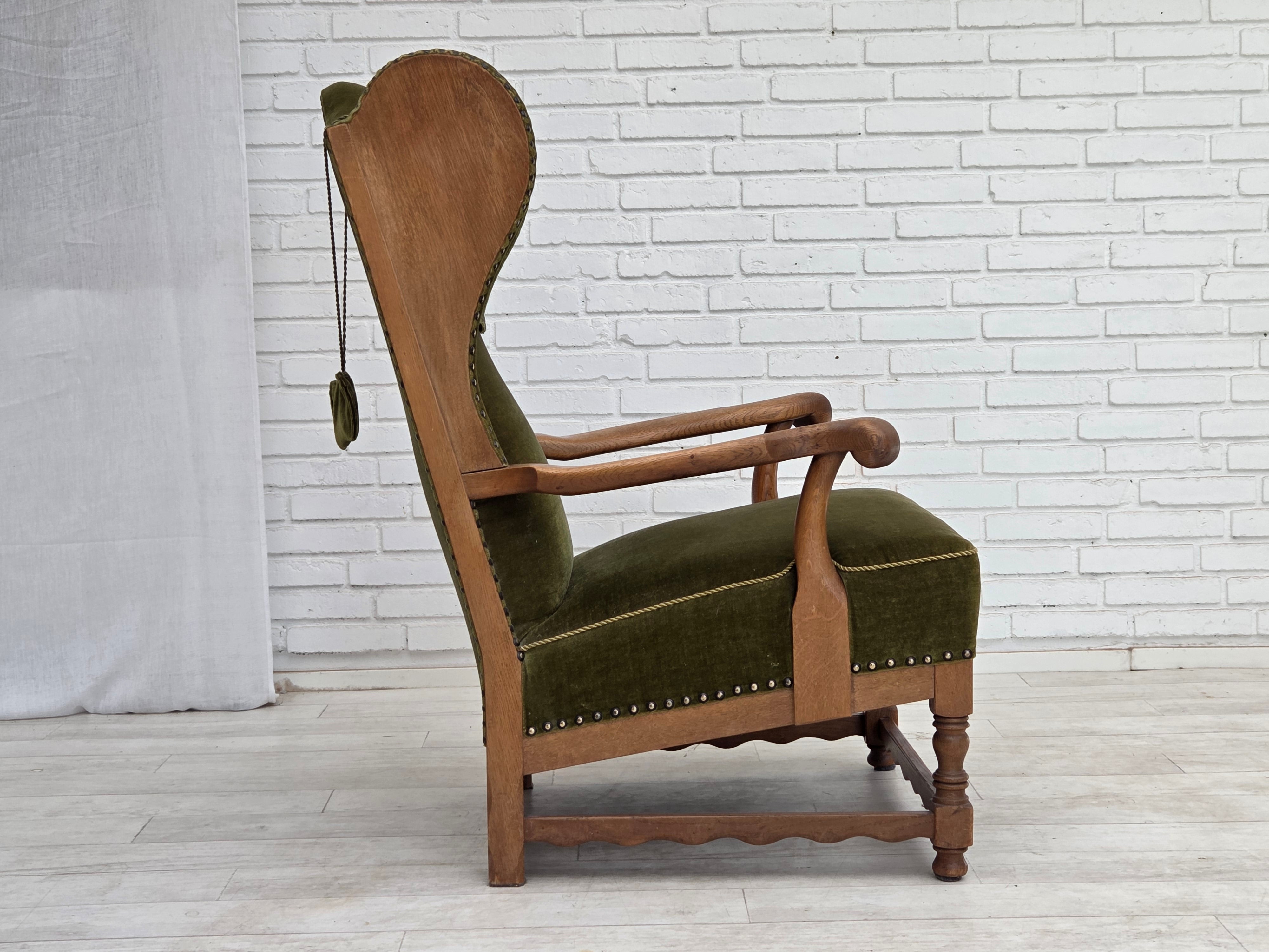Danish_Highback_Wingback_Armchair_in_Green_Velour_and_Oak,_Denmark,_1960s