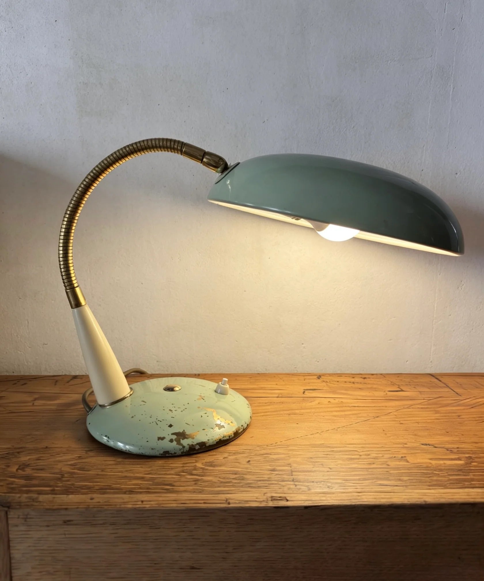 Italian_Gooseneck_Table_Lamp_in_Mint_Green_Enamel_and_Brass,_Italy,_1960s