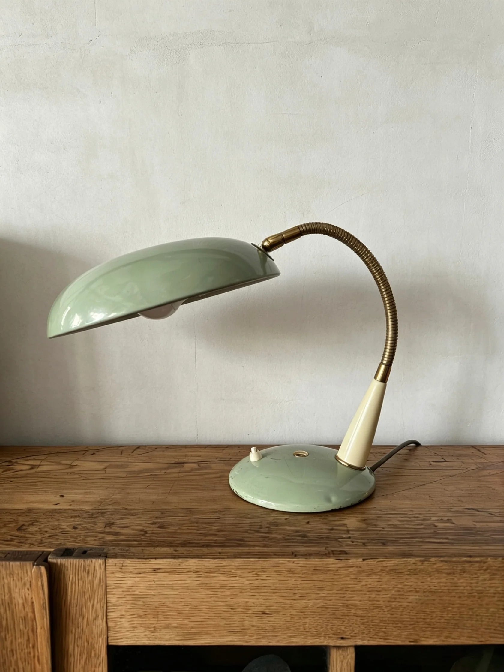 Italian_Gooseneck_Table_Lamp_in_Mint_Green_Enamel_and_Brass,_Italy,_1960s
