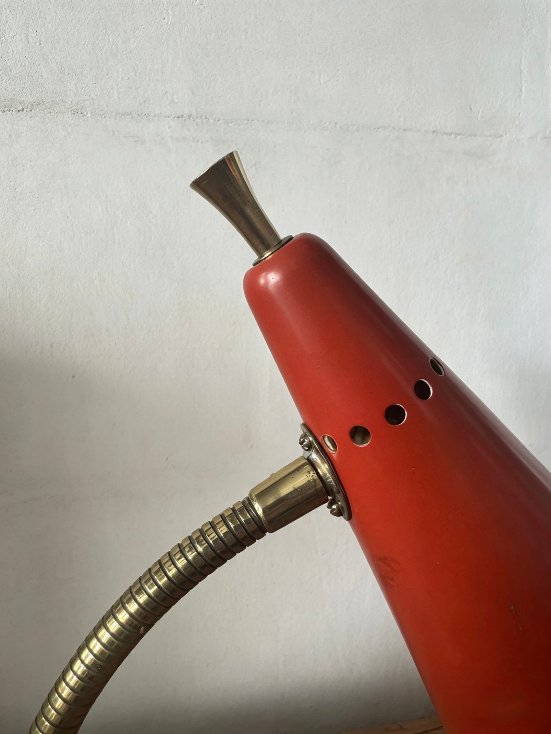 Gooseneck_Table_Lamp_by_Stilnovo,_Red_Enamel_and_Brass,_Italy,_1960s