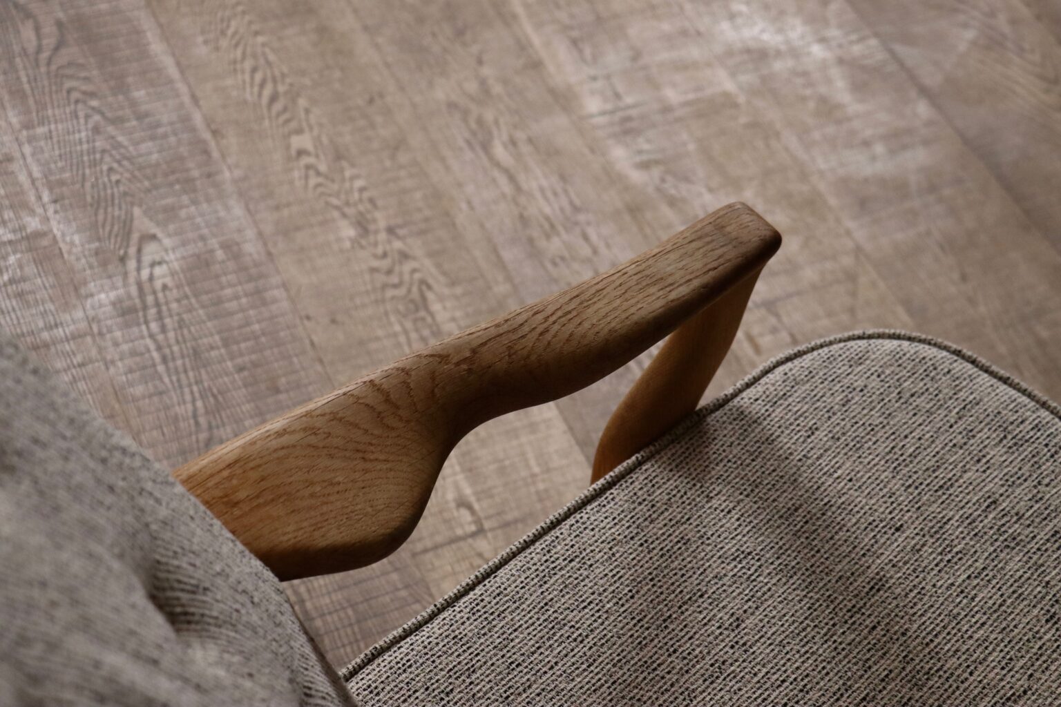 1960s_“Juliette”_Oak_Sofa_by_Guillerme_et_Chambron_for_Votre_Maison,_France