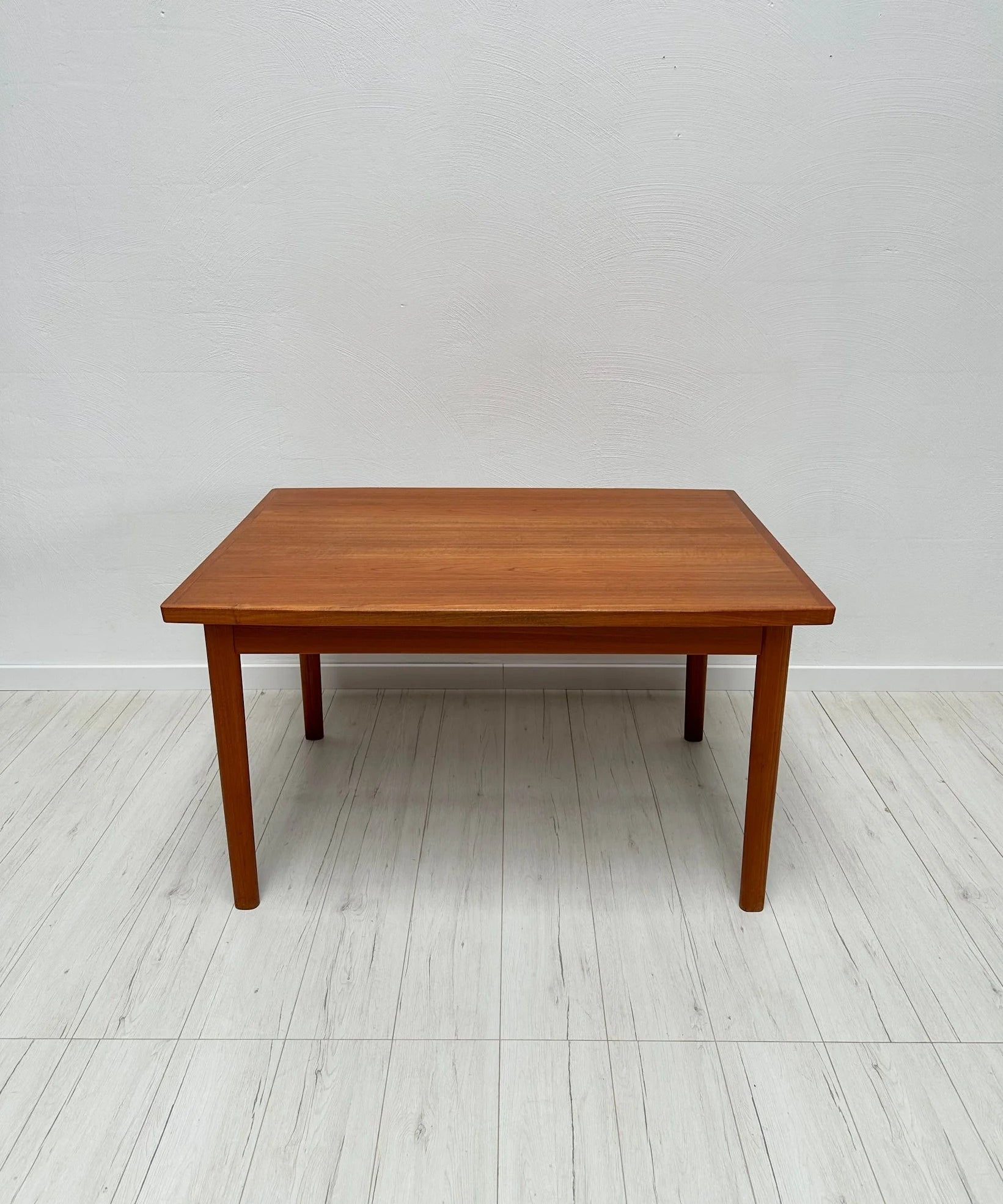 Vintage_Extendable_Teak_Dining_Table_by_Vamo_Sønderborg,_Danish_Mid-Century_Modern,_1960s