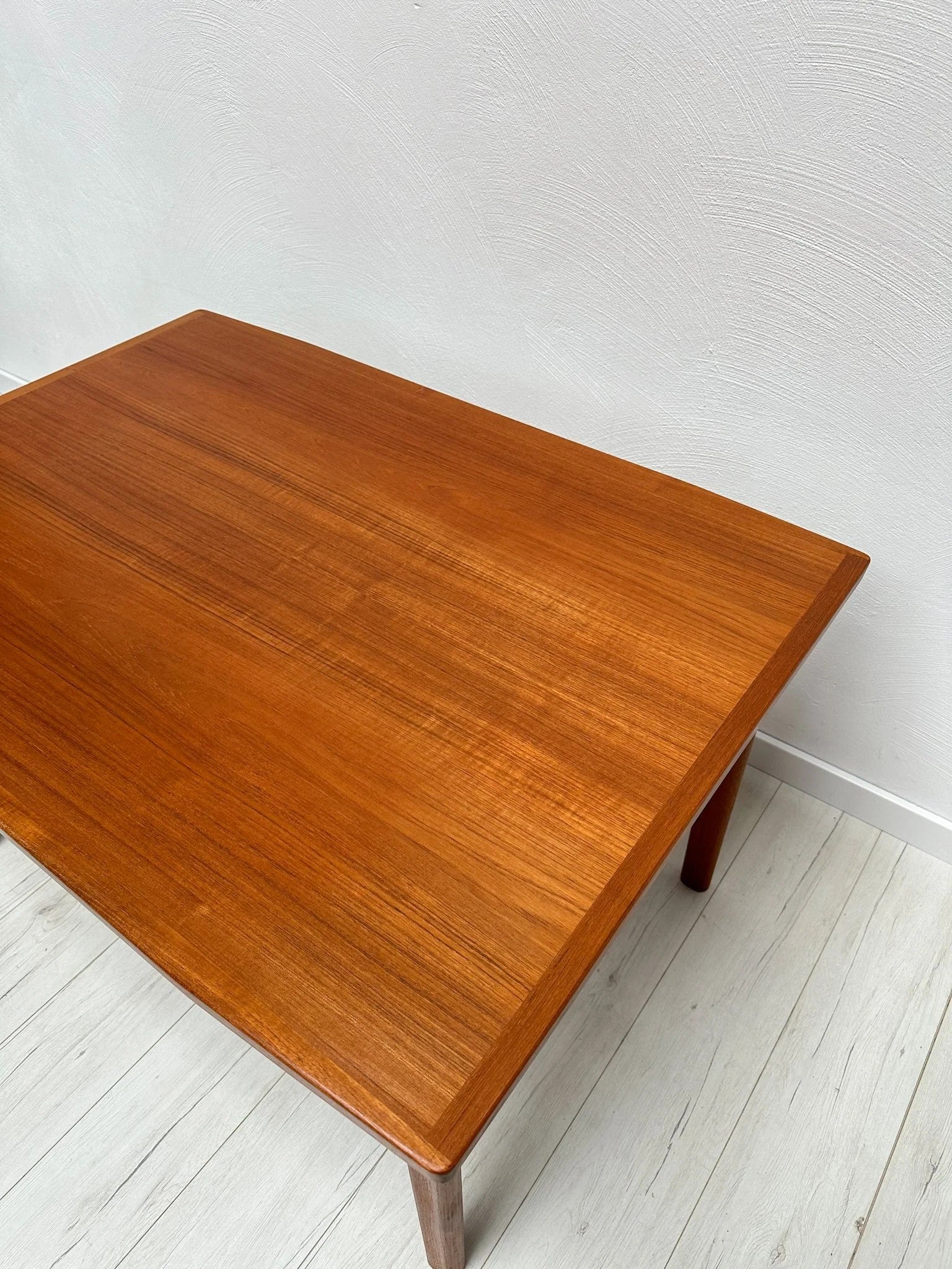 Vintage_Extendable_Teak_Dining_Table_by_Vamo_Sønderborg,_Danish_Mid-Century_Modern,_1960s