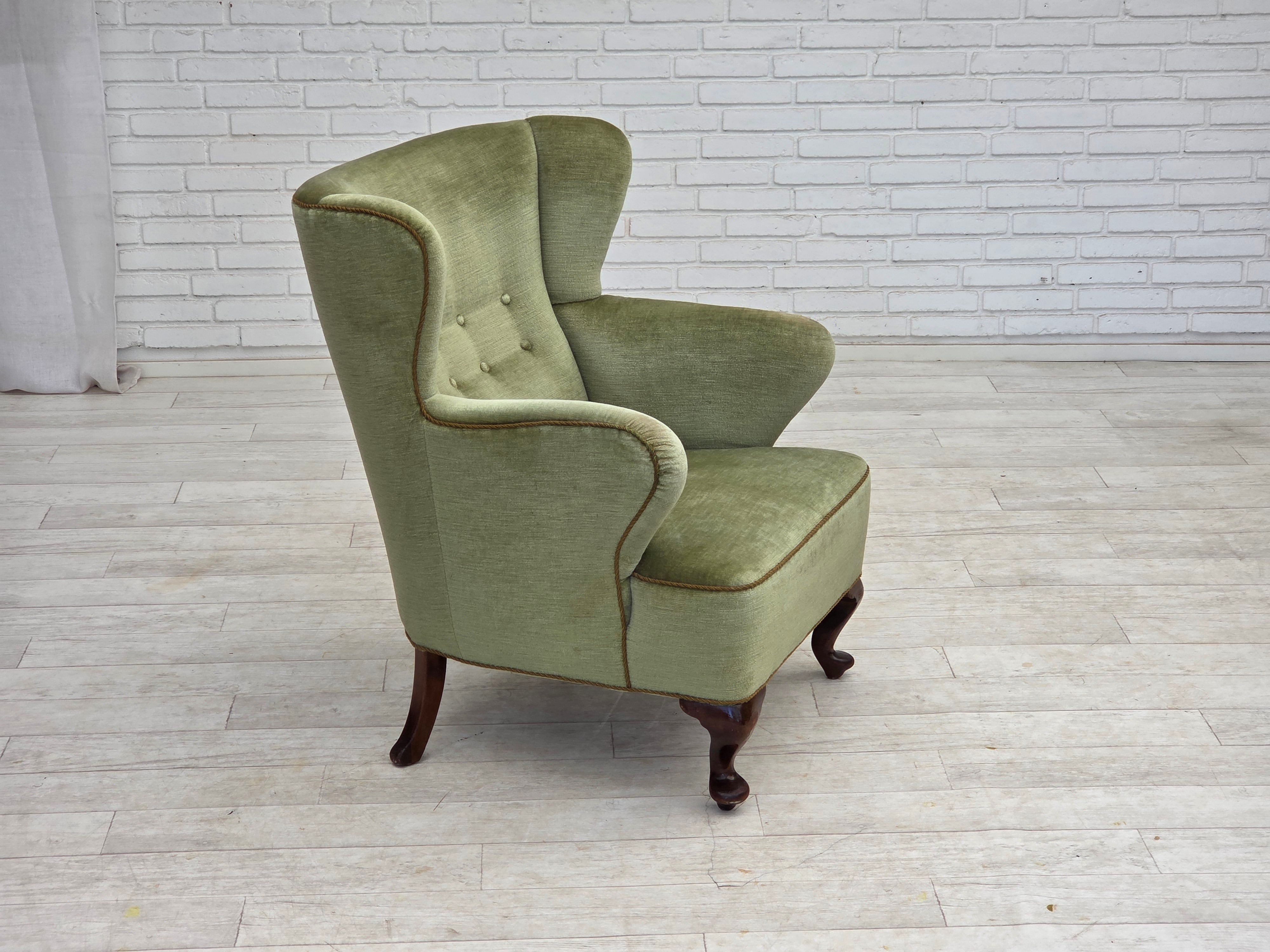 Scandinavian_Green_Velour_Lounge_Chair,_Oak,_Denmark_or_Sweden,_1960s