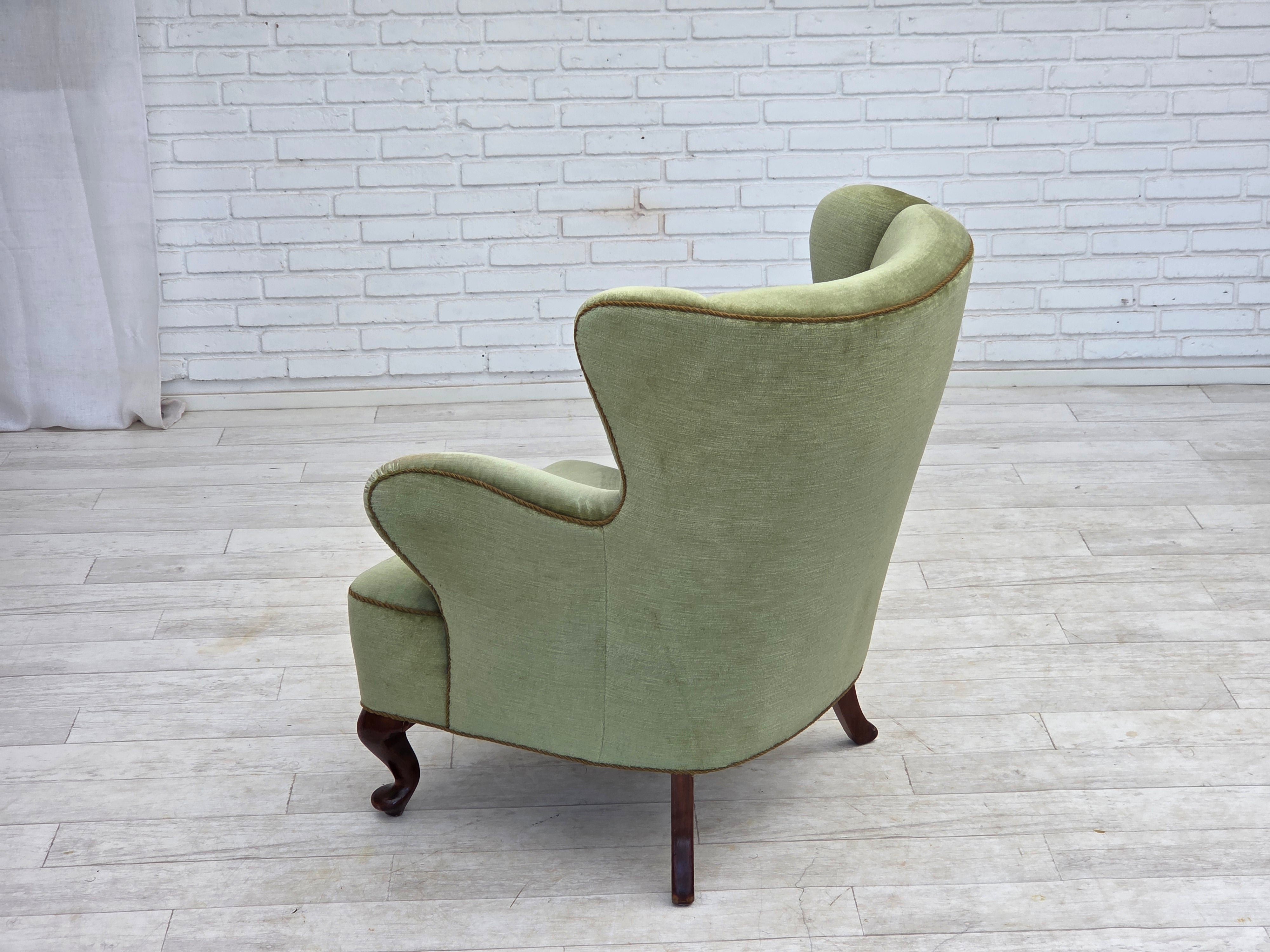 Scandinavian_Green_Velour_Lounge_Chair,_Oak,_Denmark_or_Sweden,_1960s