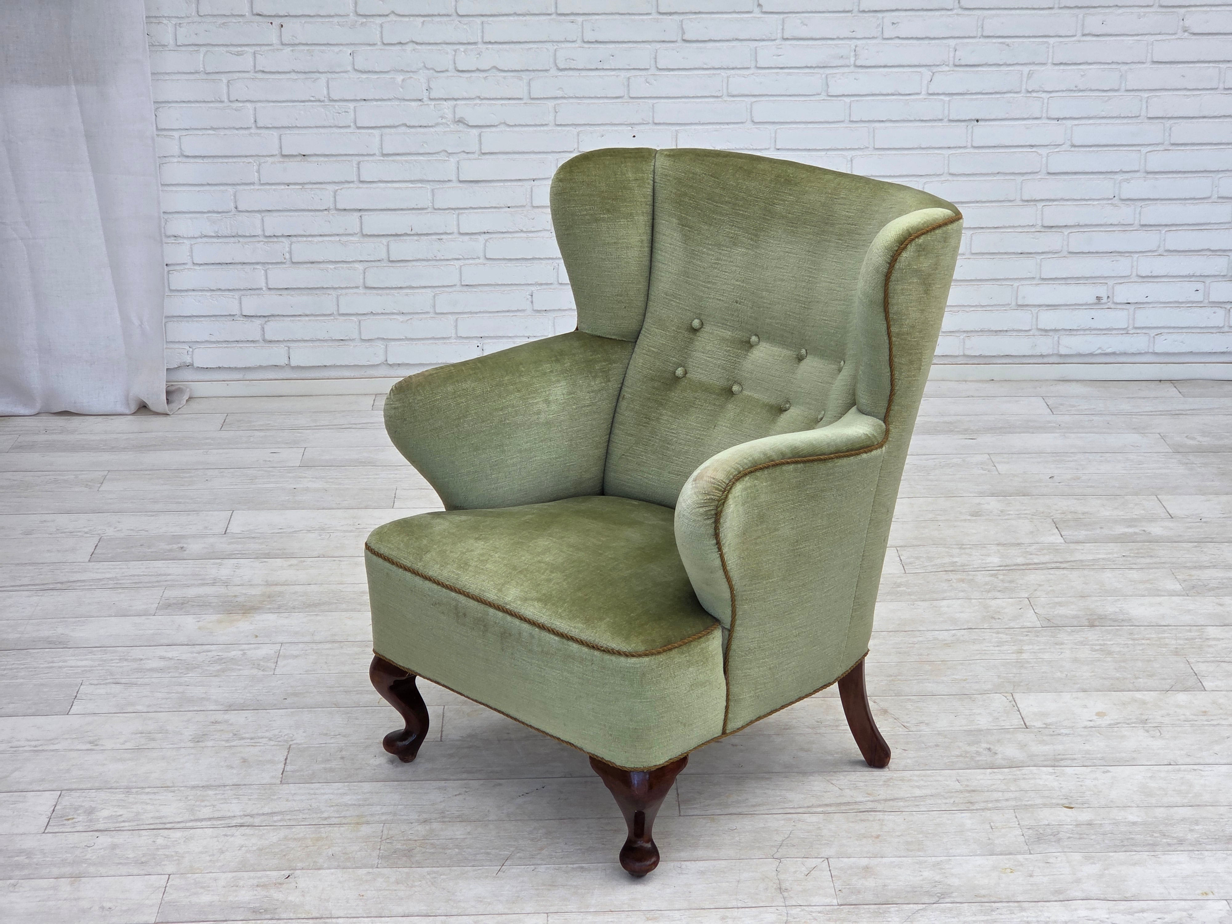 Scandinavian_Green_Velour_Lounge_Chair,_Oak,_Denmark_or_Sweden,_1960s