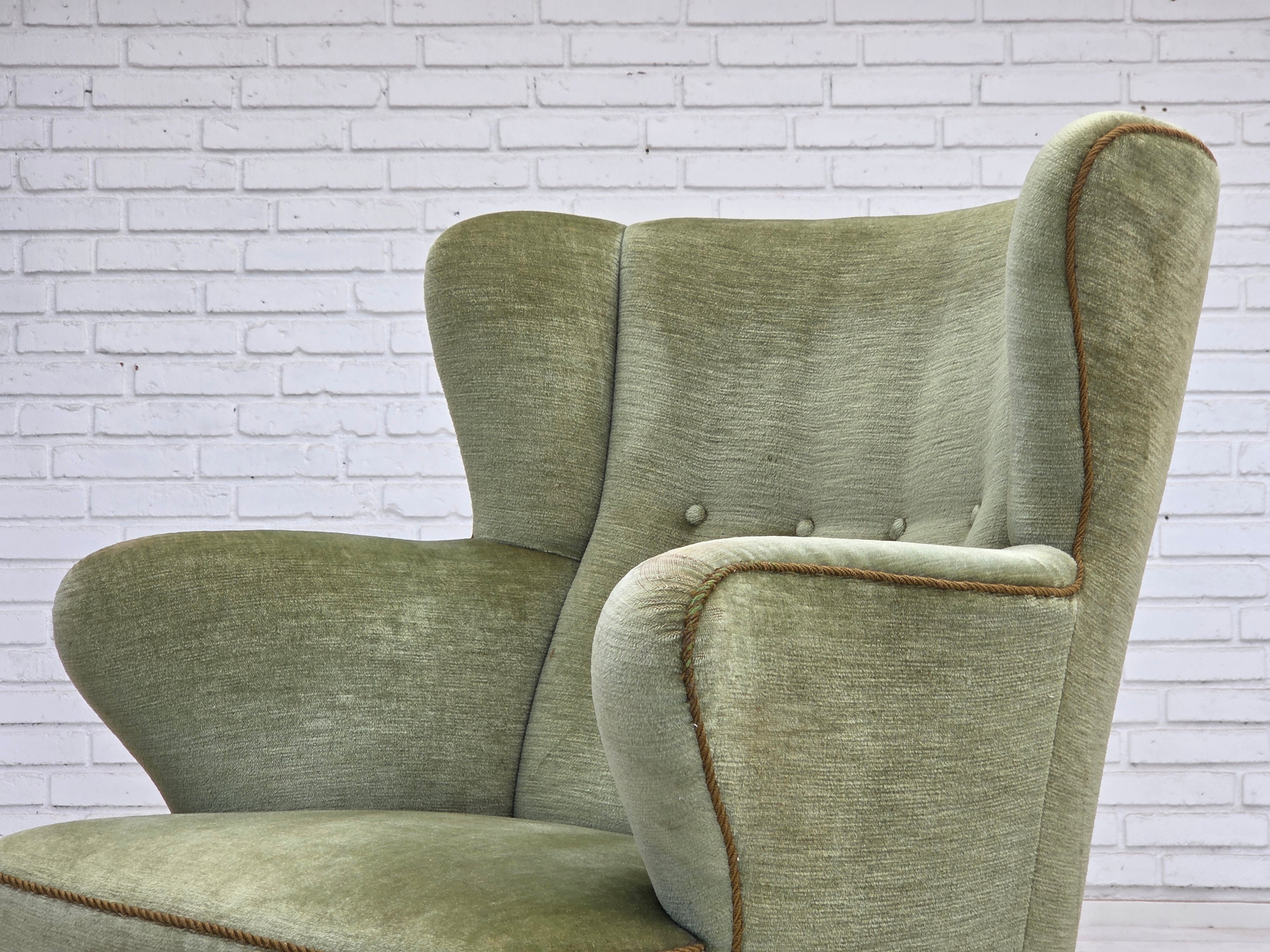 Scandinavian_Green_Velour_Lounge_Chair,_Oak,_Denmark_or_Sweden,_1960s