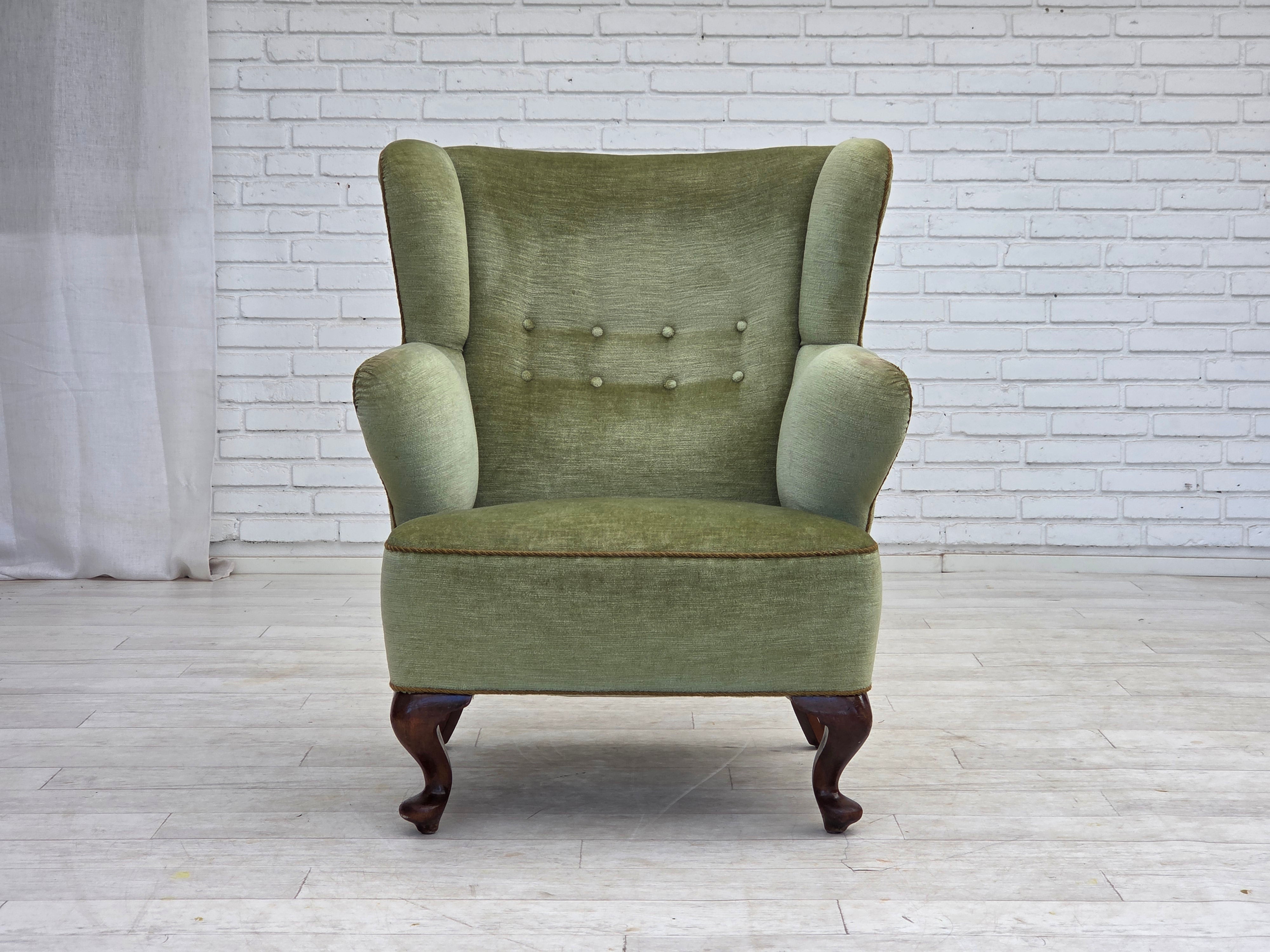 Scandinavian_Green_Velour_Lounge_Chair,_Oak,_Denmark_or_Sweden,_1960s