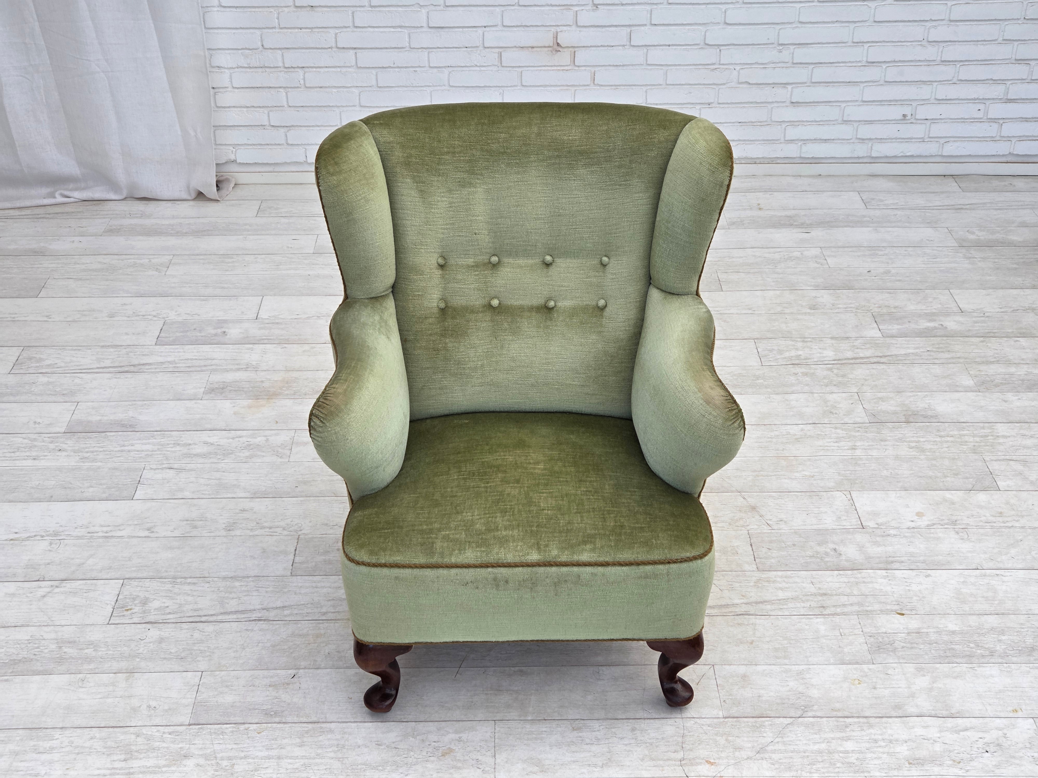 Scandinavian_Green_Velour_Lounge_Chair,_Oak,_Denmark_or_Sweden,_1960s