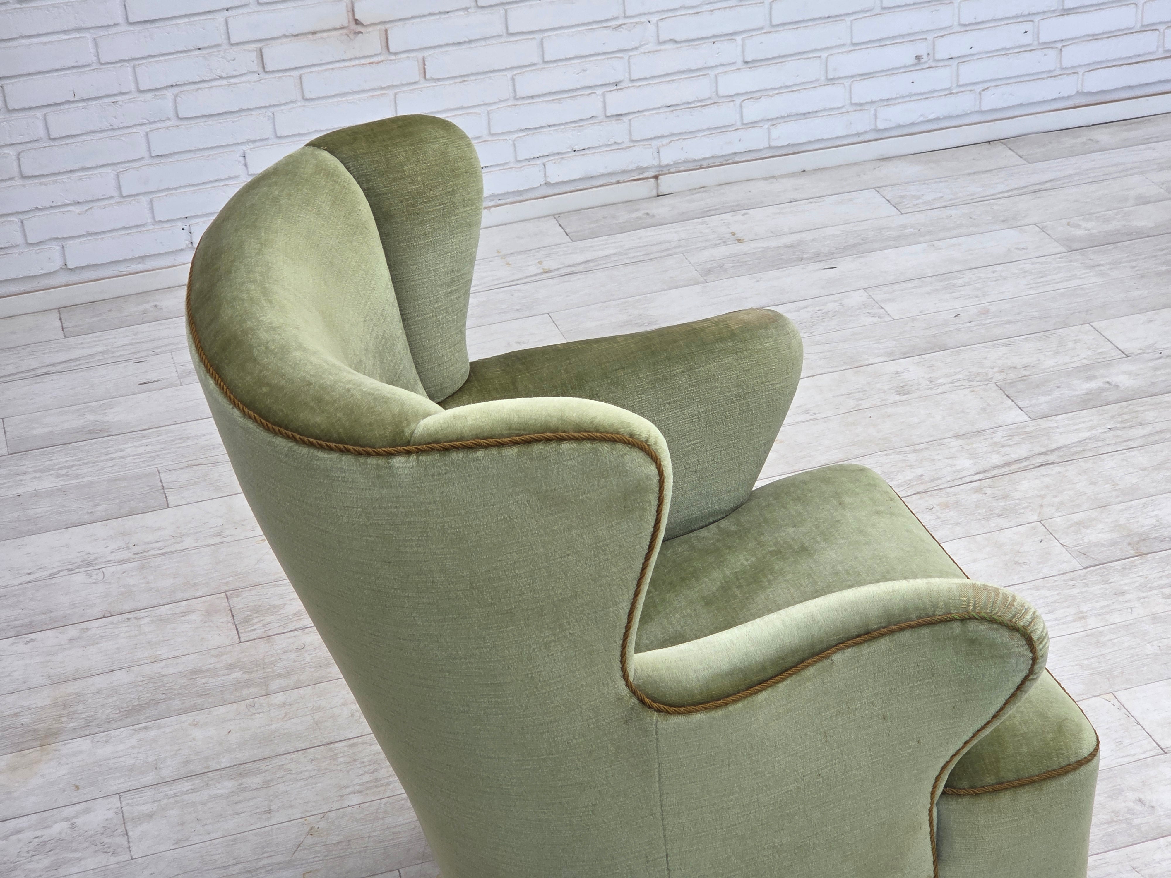 Scandinavian_Green_Velour_Lounge_Chair,_Oak,_Denmark_or_Sweden,_1960s