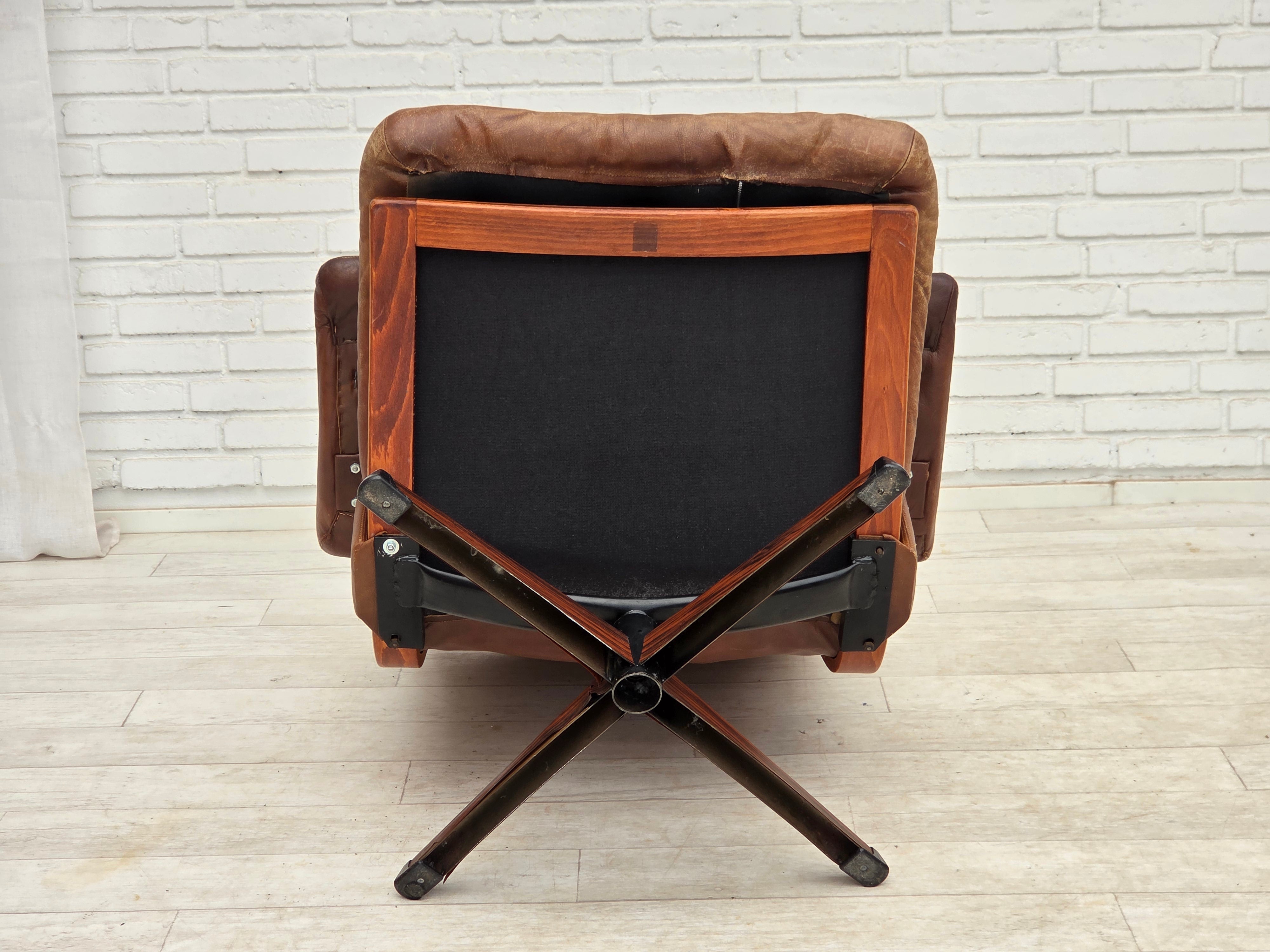 Scandinavian_Brown_Leather_Swivel_Lounge_Chair_with_Bentwood_Frame,_Denmark_or_Sweden,_1960s
