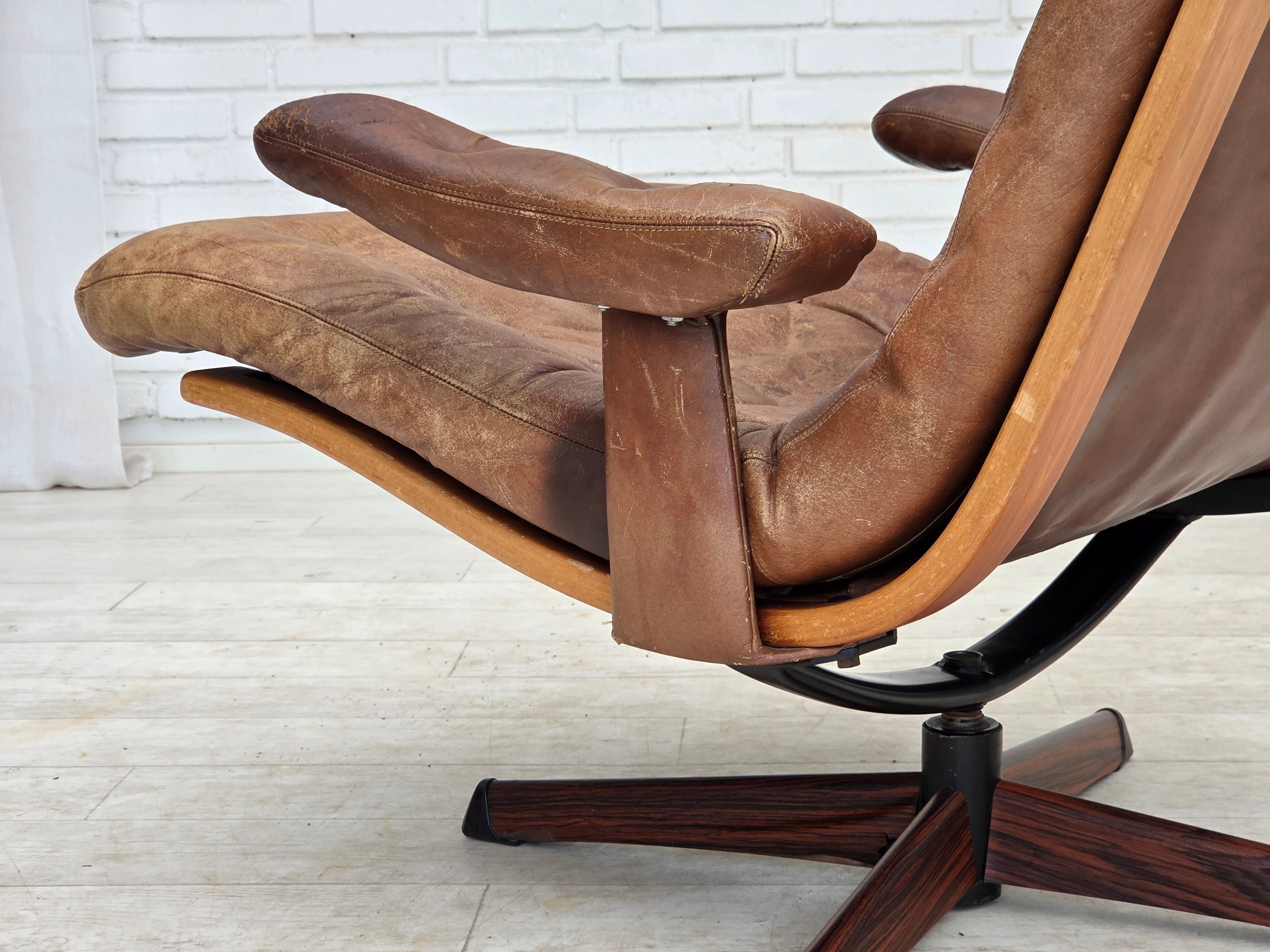 Scandinavian_Brown_Leather_Swivel_Lounge_Chair_with_Bentwood_Frame,_Denmark_or_Sweden,_1960s
