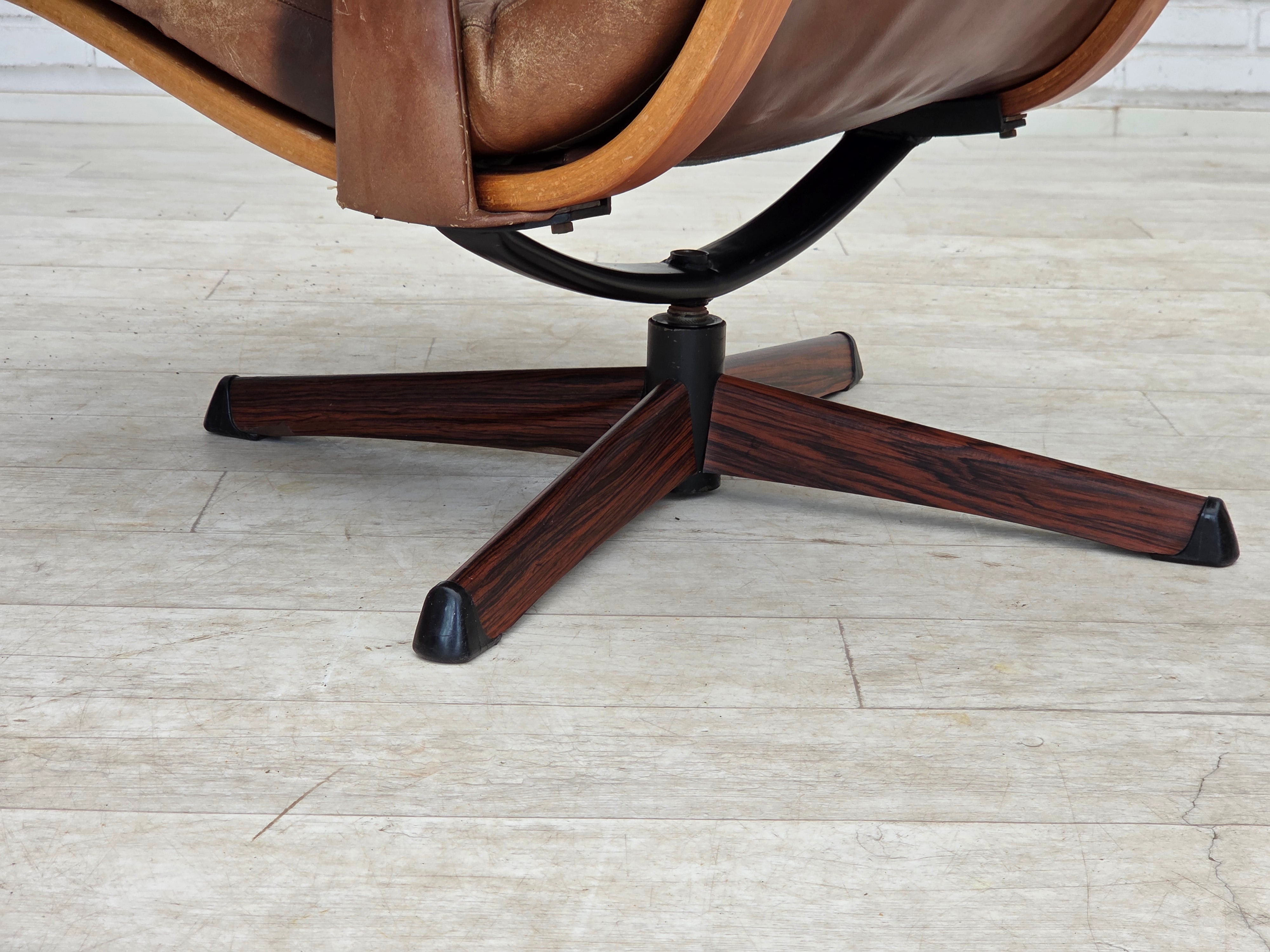 Scandinavian_Brown_Leather_Swivel_Lounge_Chair_with_Bentwood_Frame,_Denmark_or_Sweden,_1960s