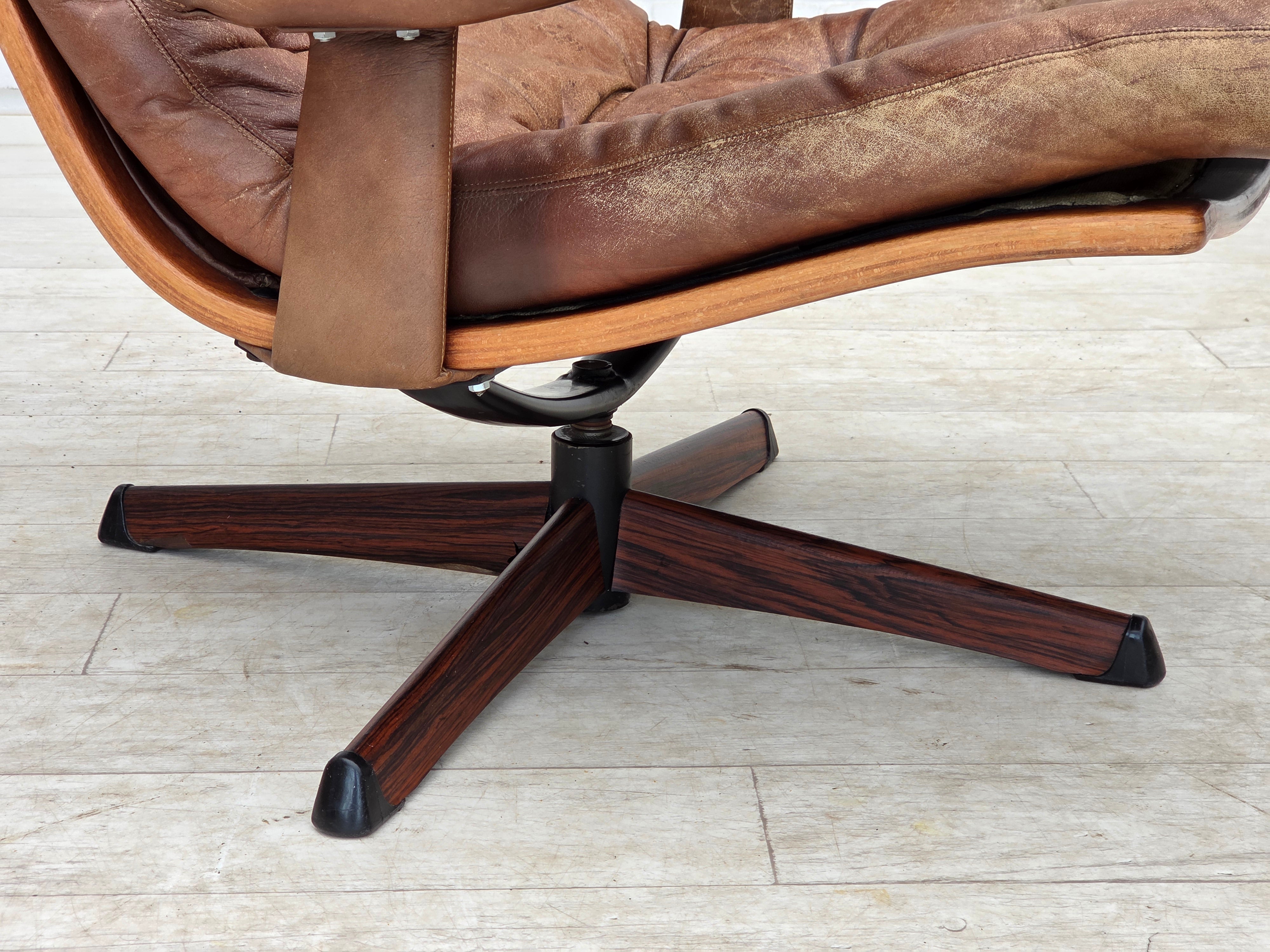 Scandinavian_Brown_Leather_Swivel_Lounge_Chair_with_Bentwood_Frame,_Denmark_or_Sweden,_1960s