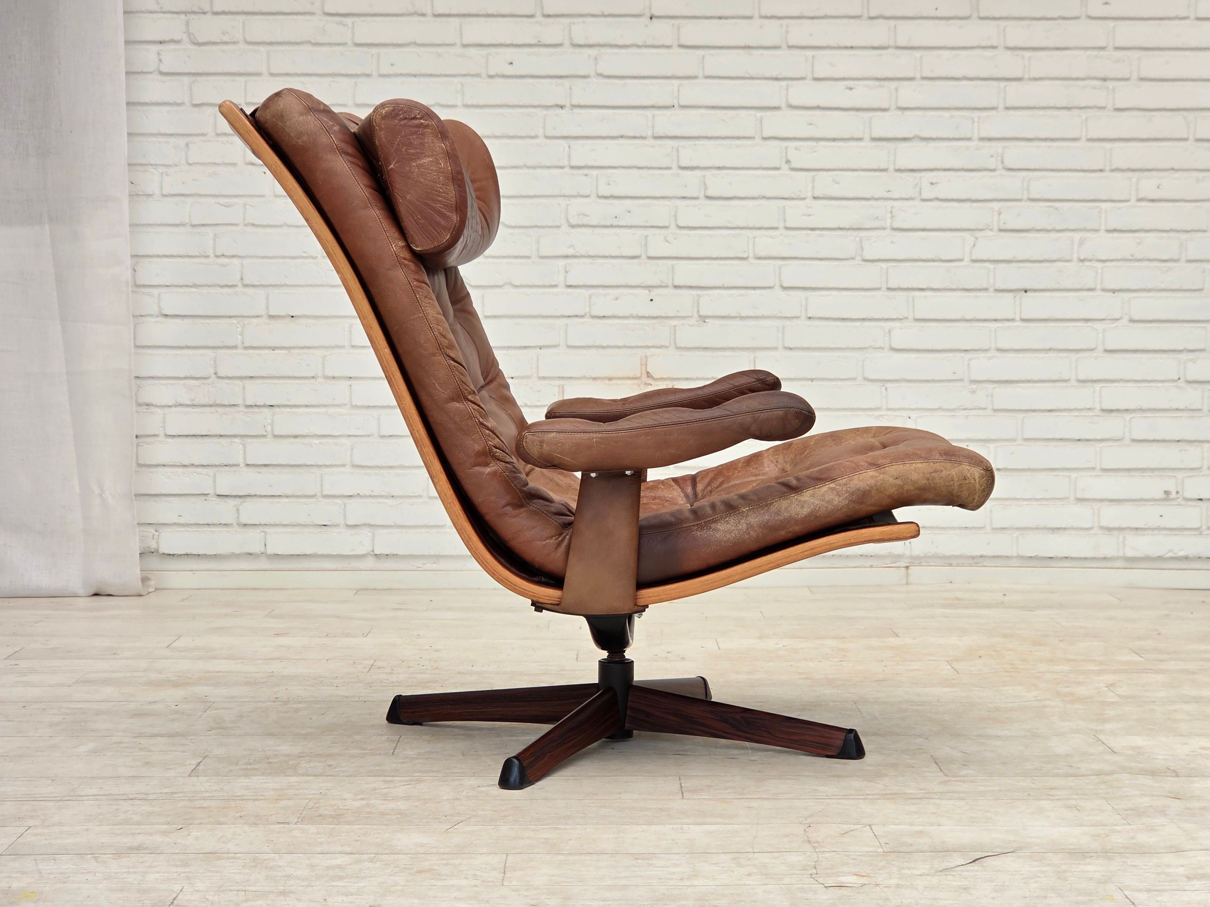 Scandinavian_Brown_Leather_Swivel_Lounge_Chair_with_Bentwood_Frame,_Denmark_or_Sweden,_1960s