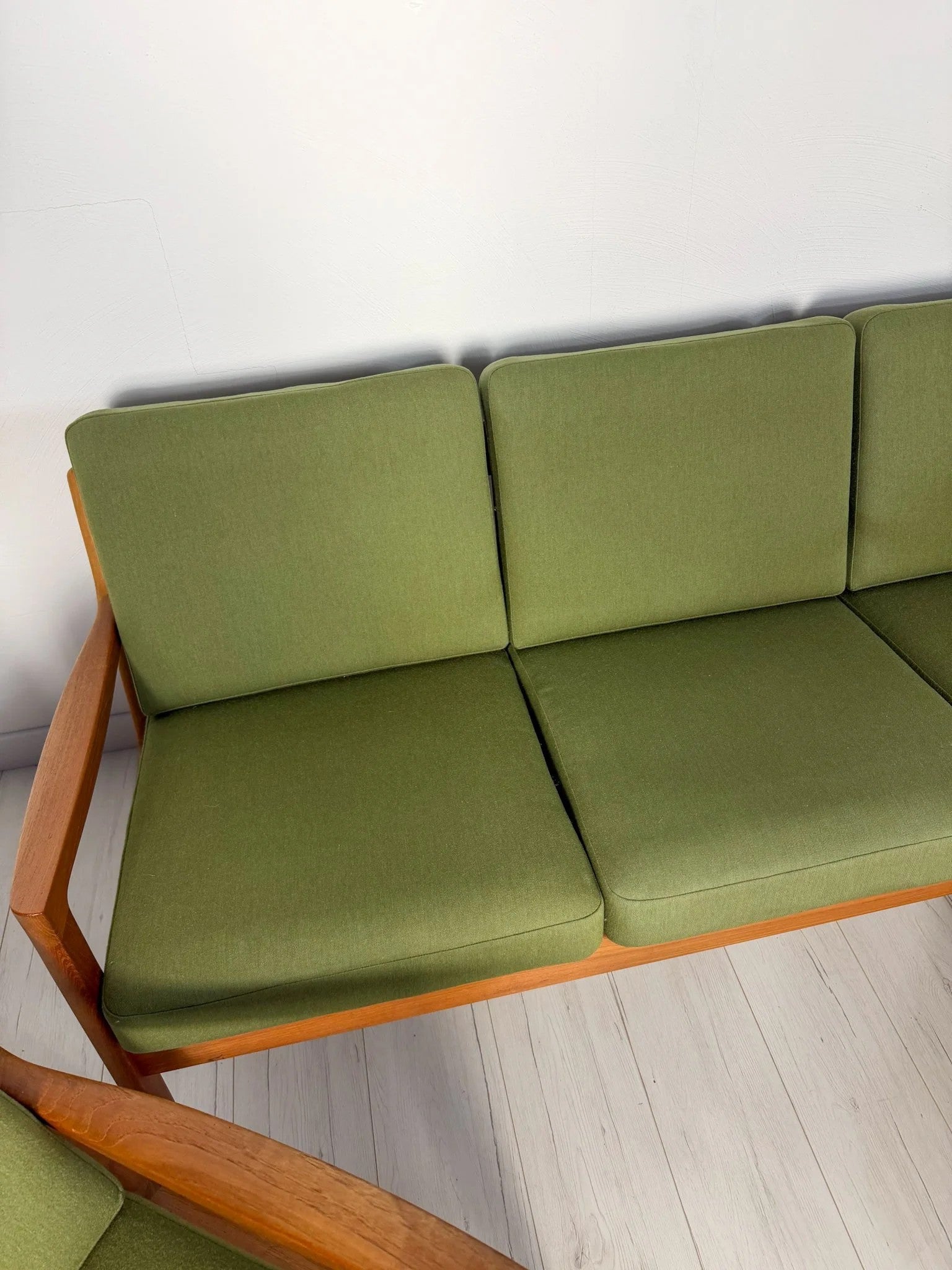 Senator_Lounge_Set_by_Ole_Wanscher_for_France_&_Søn,_Teak_Sofa_and_2_Armchairs,_Denmark,_1960s