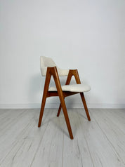 Set_of_2_Compass_Teak_Dining_Chairs_by_Kai_Kristiansen,_Cream-White_Bouclé_Upholstery,_Danish_Design,_1960s