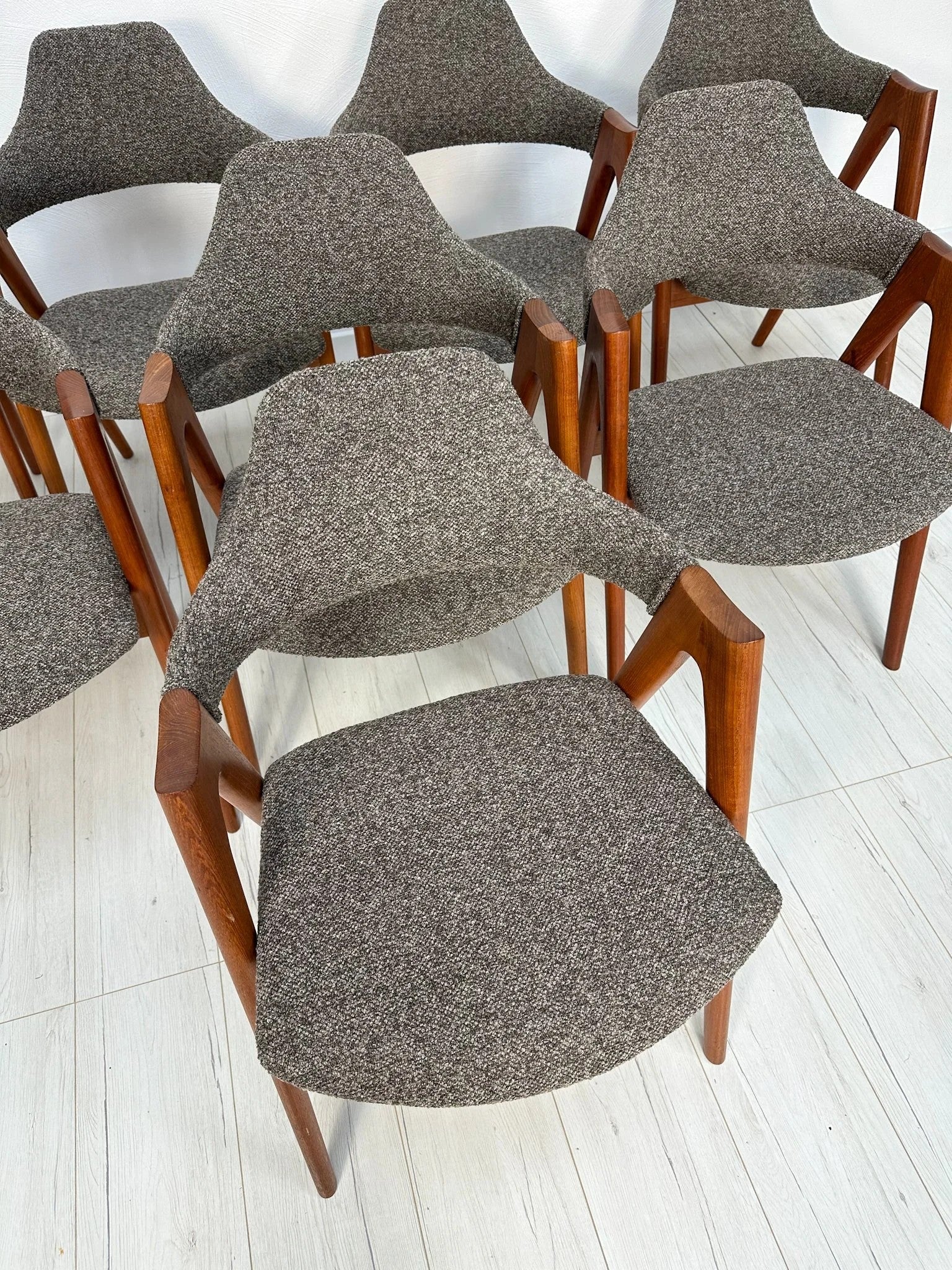 Set_of_8_Compass_Dining_Chairs_by_Kai_Kristiansen,_Solid_Teak_and_Grey-Brown_Bouclé,_Danish_Mid-Century_Modern,_1960s