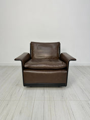 Vintage_Armchair_by_Dieter_Rams_for_Vitsoe,_Black_Molded_Plastic_and_Brown_Leather,_1960s
