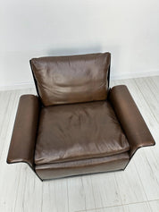 Vintage_Armchair_by_Dieter_Rams_for_Vitsoe,_Black_Molded_Plastic_and_Brown_Leather,_1960s