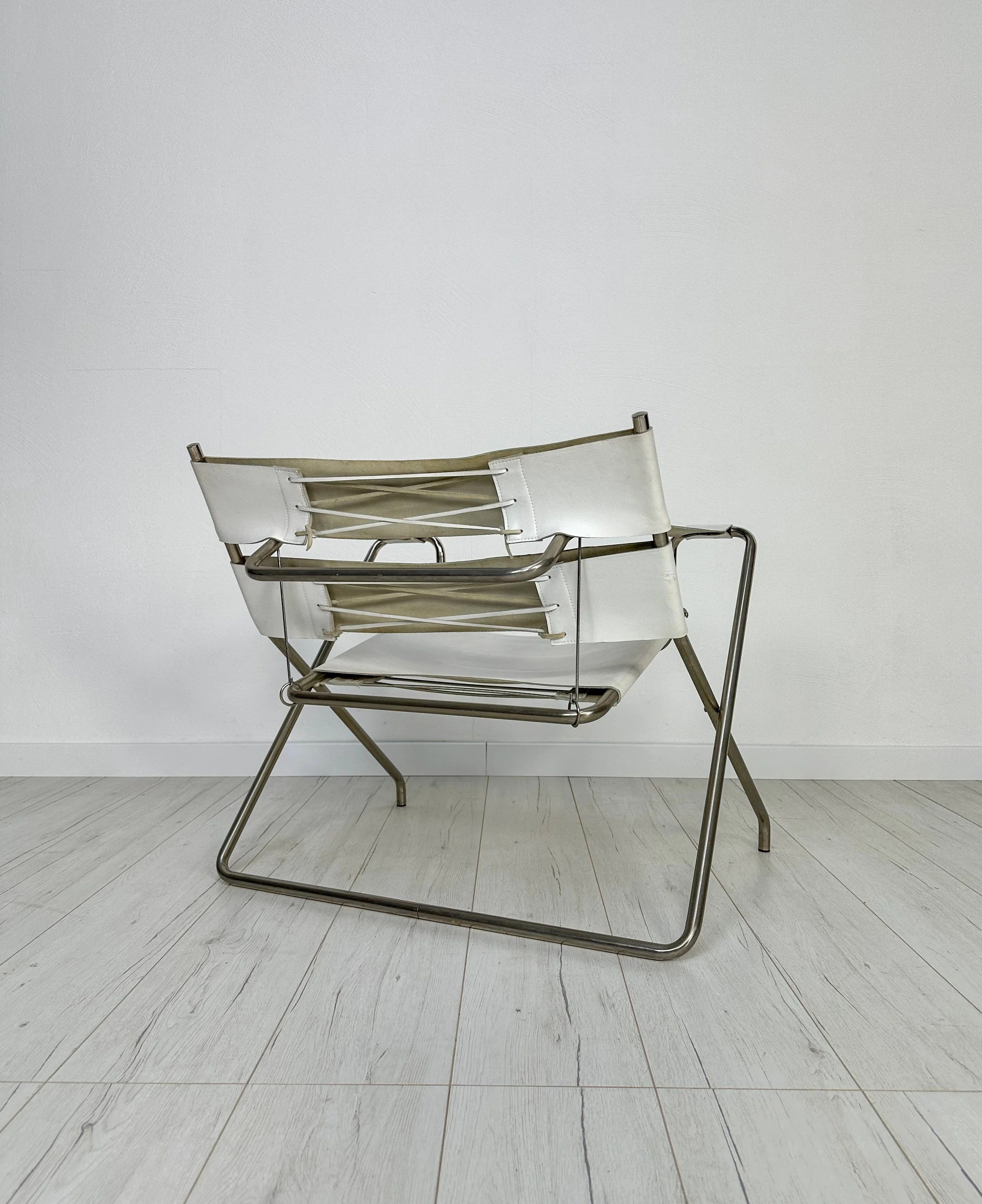 D4_Folding_Lounge_Chair_by_Marcel_Breuer_for_Tecta,_Nickel-Plated_Tubular_Steel_and_White_Leather,_Germany,_1960s–1970s