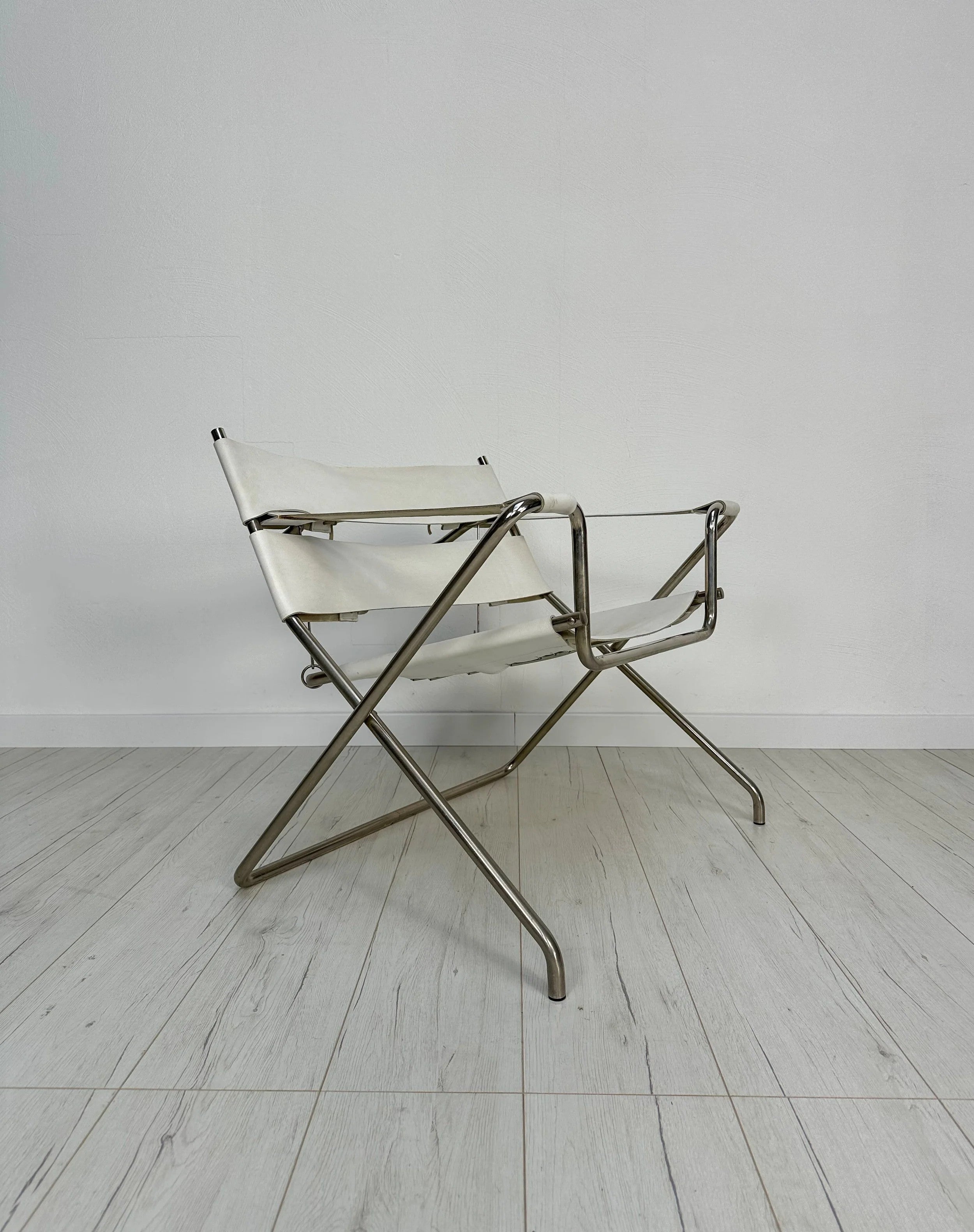 D4_Folding_Lounge_Chair_by_Marcel_Breuer_for_Tecta,_Nickel-Plated_Tubular_Steel_and_White_Leather,_Germany,_1960s–1970s
