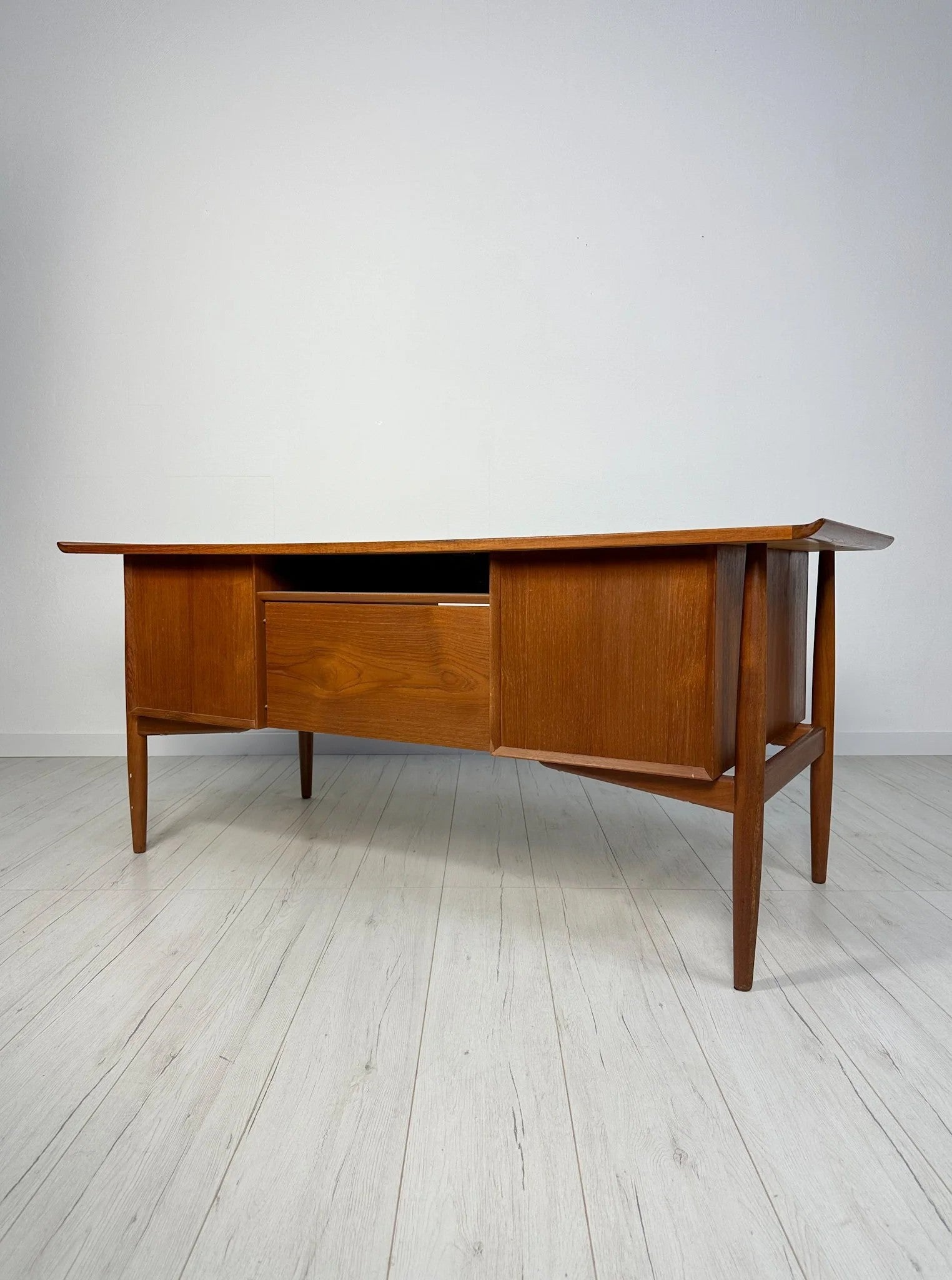 Vintage_Teak_Writing_Desk_by_Arne_Vodder_for_H.P._Hansen,_Danish_Mid-Century_Modern,_1960s