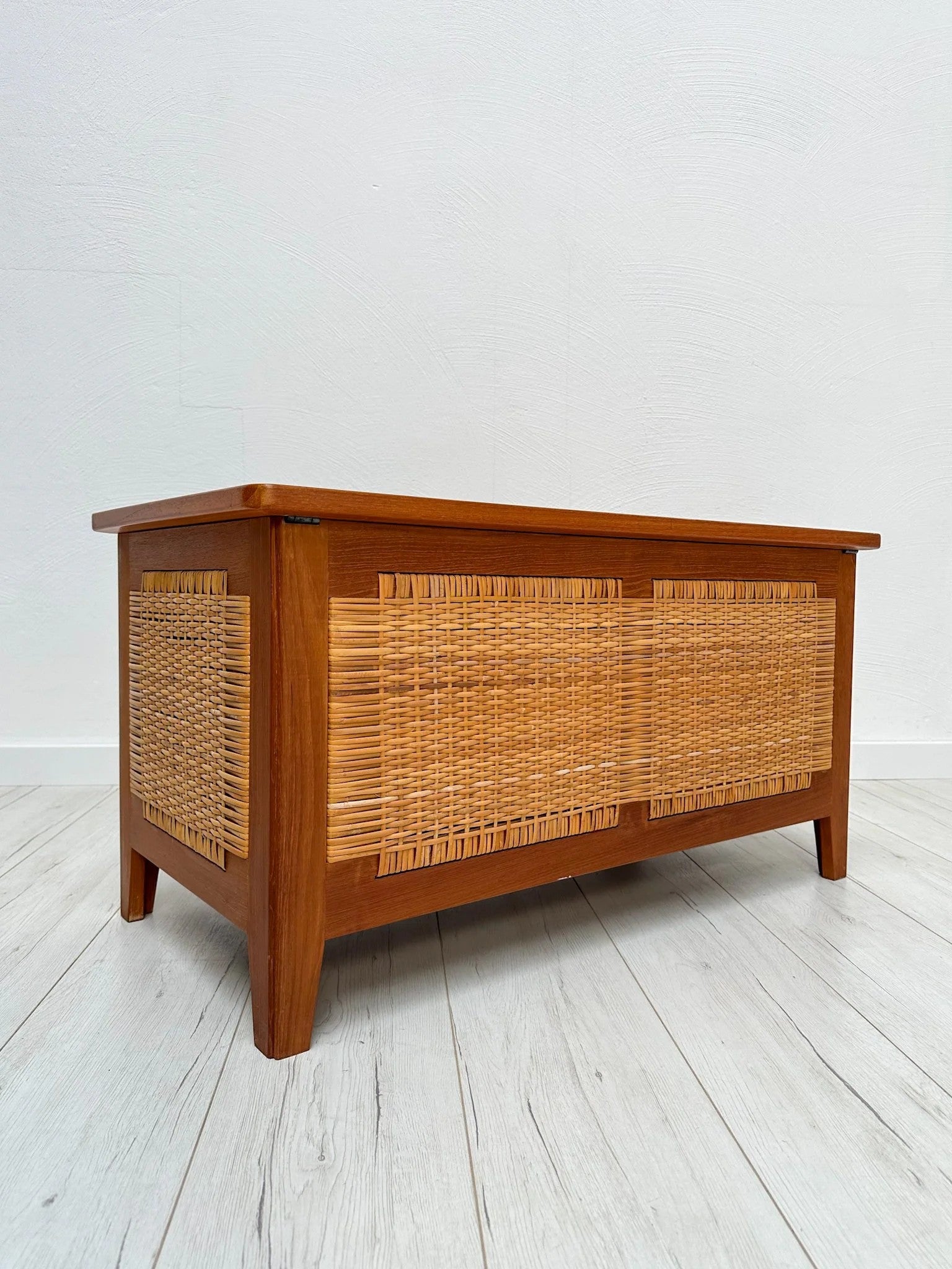 Vintage_Teak_Blanket_Chest_by_Kai_Winding_for_Poul_Hundevad,_Woven_Panels,_Denmark,_1960s