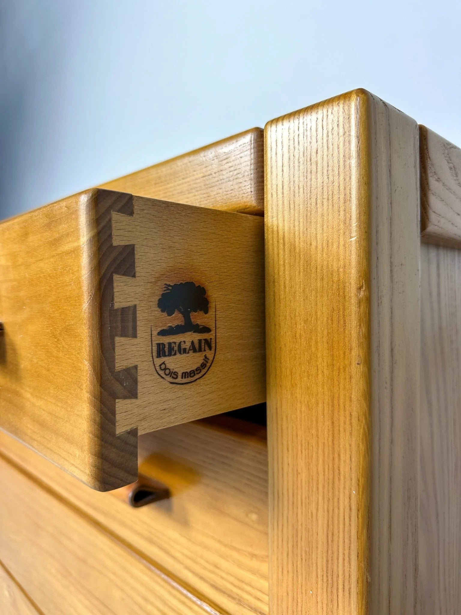 Wooden_Chest_of_Drawers_with_Leather_Handles,_Minimalist_Mid-Century_Modern_Design