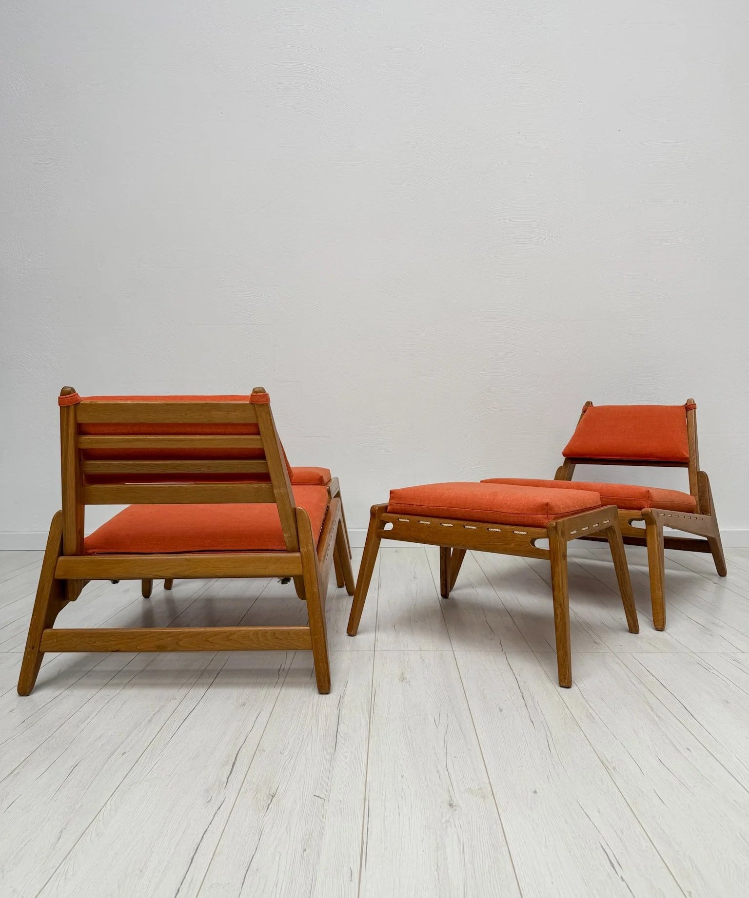 Set_of_2_Hunting_Lounge_Chairs_with_Ottomans_by_Heinz_Heger_for_PGH_Annaberg-Buchholz,_Oak_and_Orange_Fabric,_Mid-Century_Modern