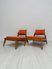 Set_of_2_Hunting_Lounge_Chairs_with_Ottomans_by_Heinz_Heger_for_PGH_Annaberg-Buchholz,_Oak_and_Orange_Fabric,_Mid-Century_Modern