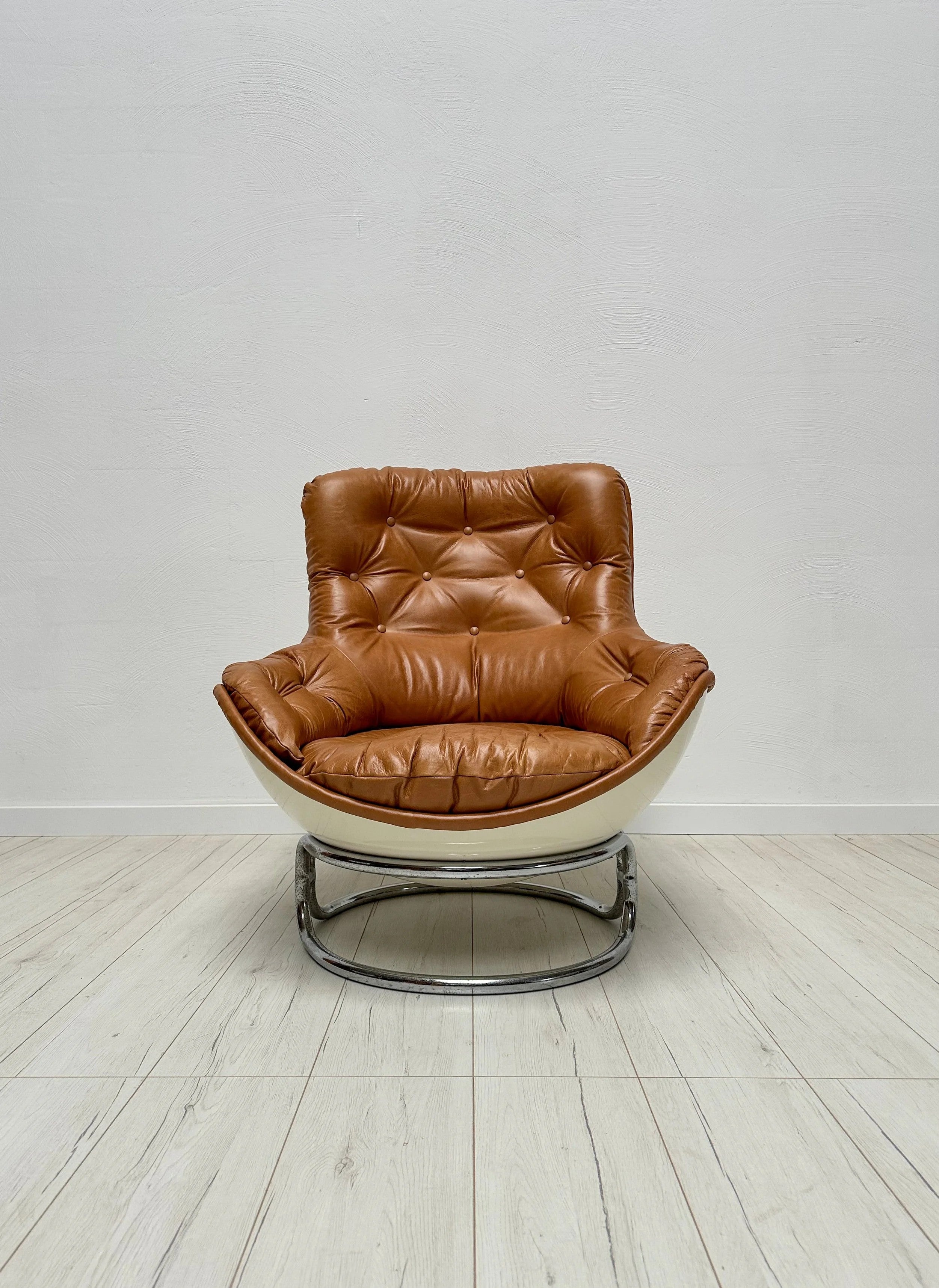 Set_of_Karate_Lounge_Chair_and_Ottoman_by_Michel_Cadestin_for_Airborne,_Cognac_Leather_and_White_Fibreglass,_France,_1960s