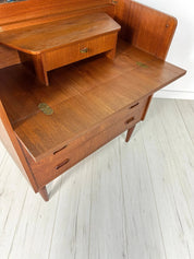 Vintage_Danish_Teak_Chest_of_Drawers_with_Concealed_Vanity_Mirror_and_Fall-Out_Drawer,_Mid-Century_Modern,_1960s