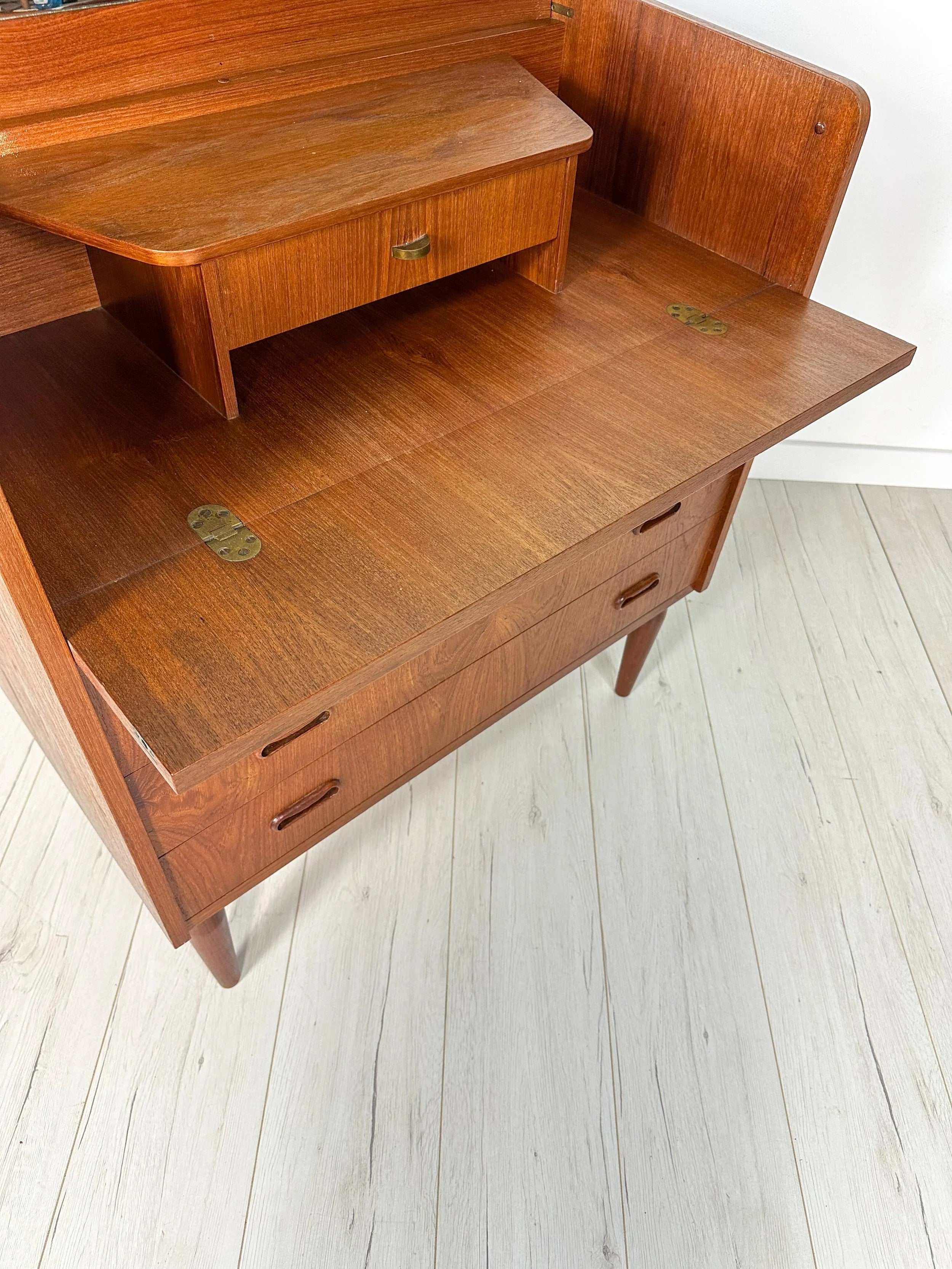 Vintage_Danish_Teak_Chest_of_Drawers_with_Concealed_Vanity_Mirror_and_Fall-Out_Drawer,_Mid-Century_Modern,_1960s