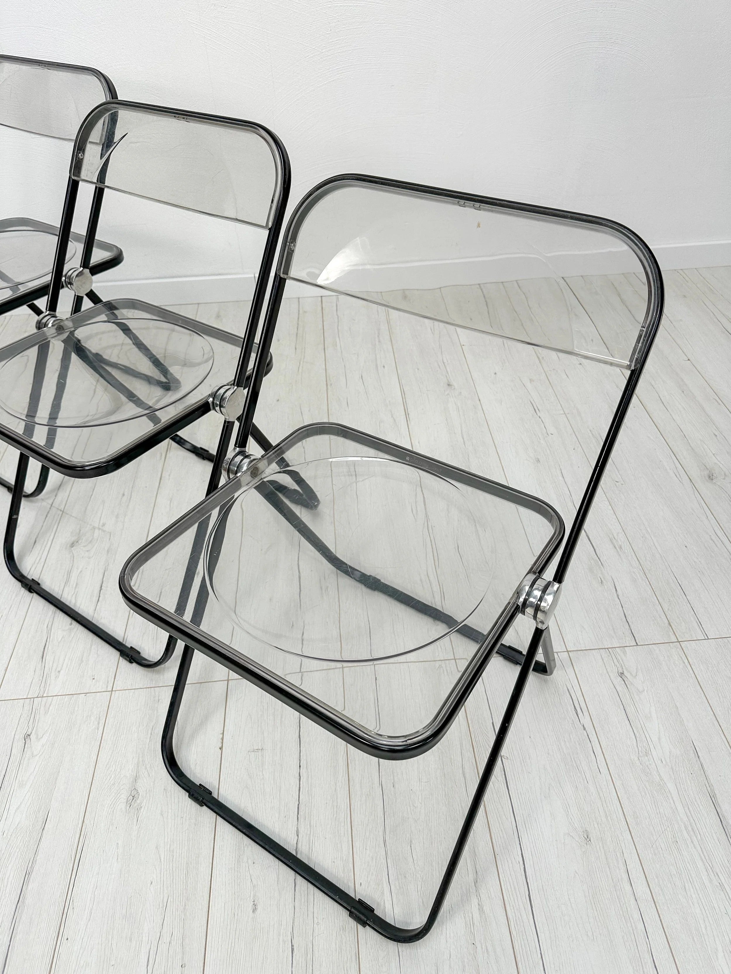 Plia_Folding_Chair_by_Giancarlo_Piretti_for_Anonima_Castelli,_Black_Metal_and_Transparent_Acrylic,_Italy,_1960s