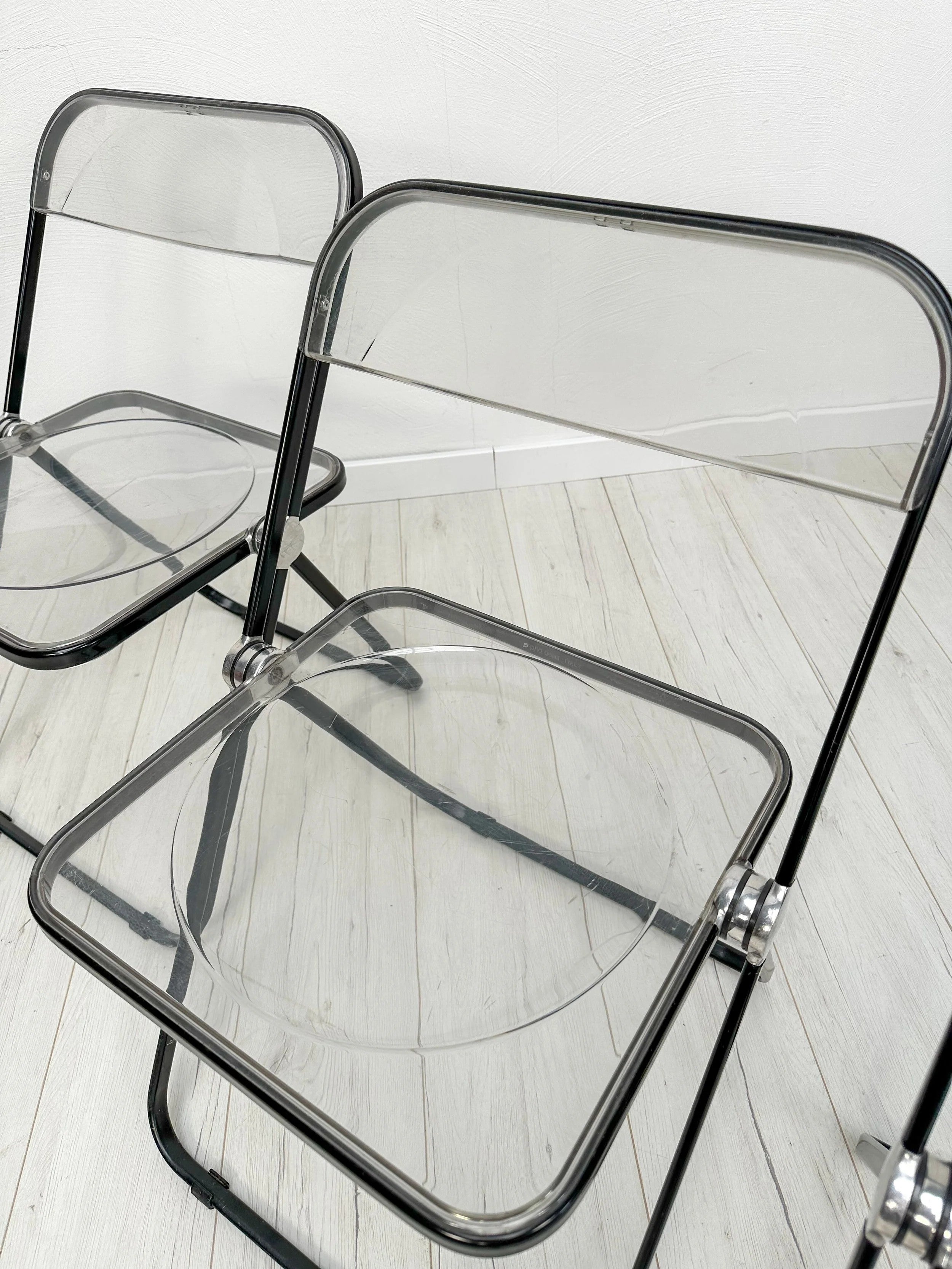 Plia_Folding_Chair_by_Giancarlo_Piretti_for_Anonima_Castelli,_Black_Metal_and_Transparent_Acrylic,_Italy,_1960s