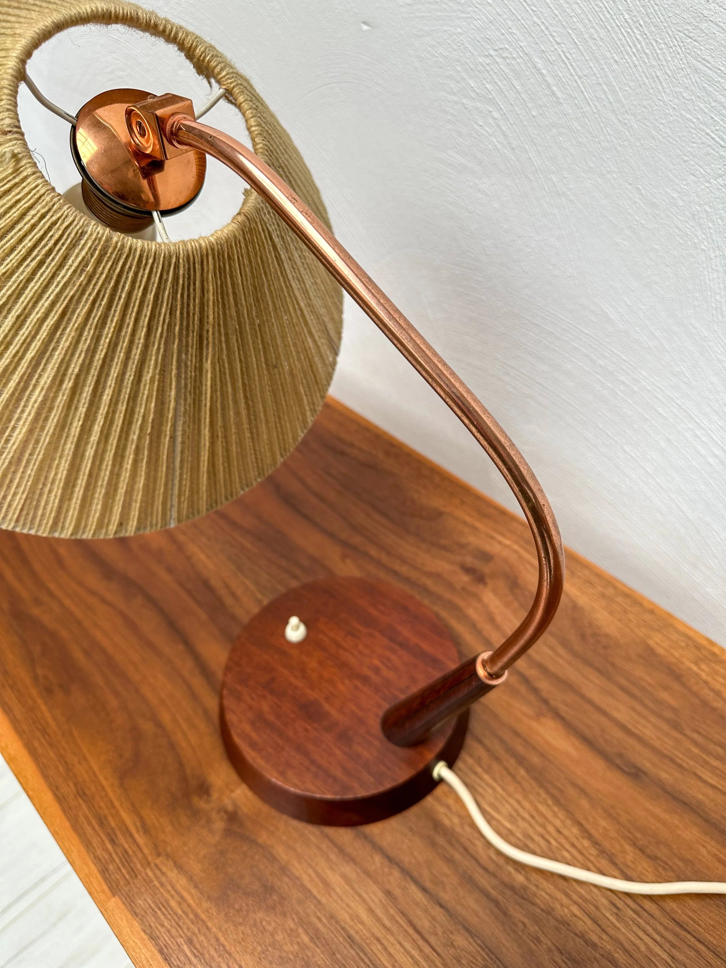 Vintage_Desk_Lamp_by_Temde_Leuchten,_Sisal_Shade,_Copper_Stem_and_Teak_Base,_Switzerland,_1960s